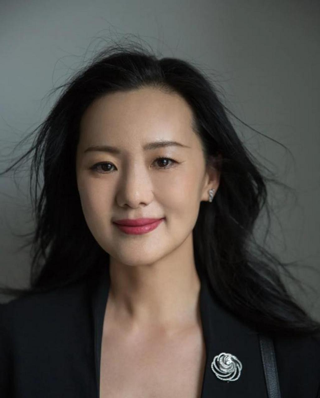 大器晚成的咏梅:气质优雅,韵味十足(第3张年轻照片)