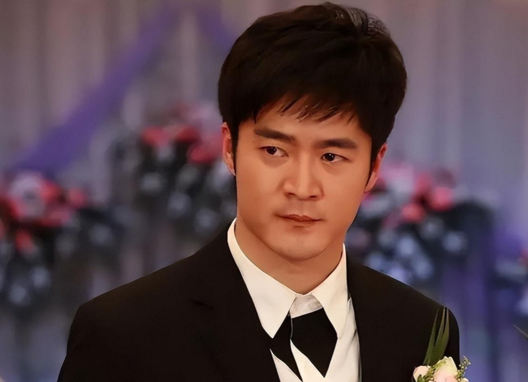 2011年10月,才28岁事业正当红的尚于博选择在自己居住的高层跃下,结束