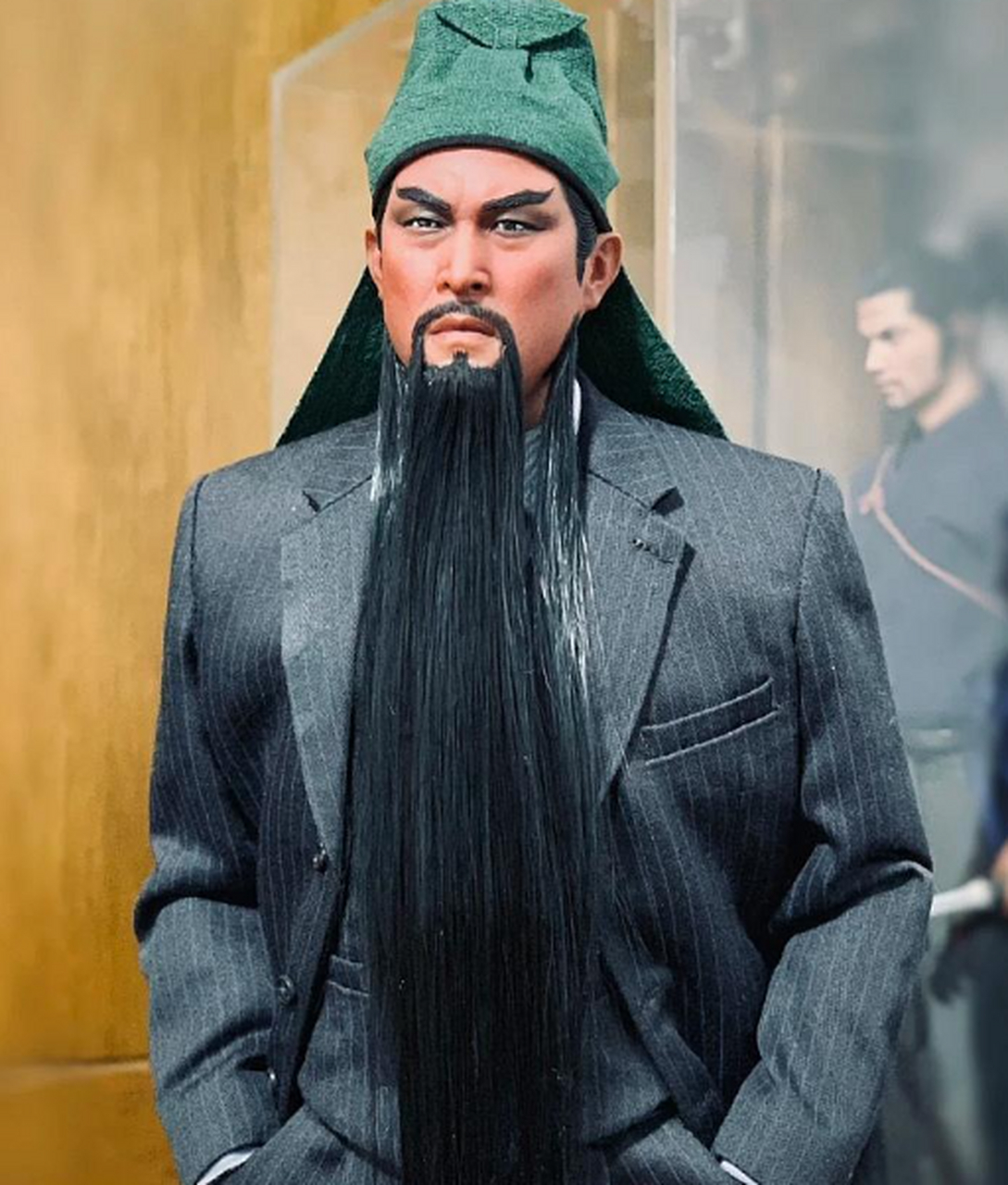 关羽穿西装,领带都省了