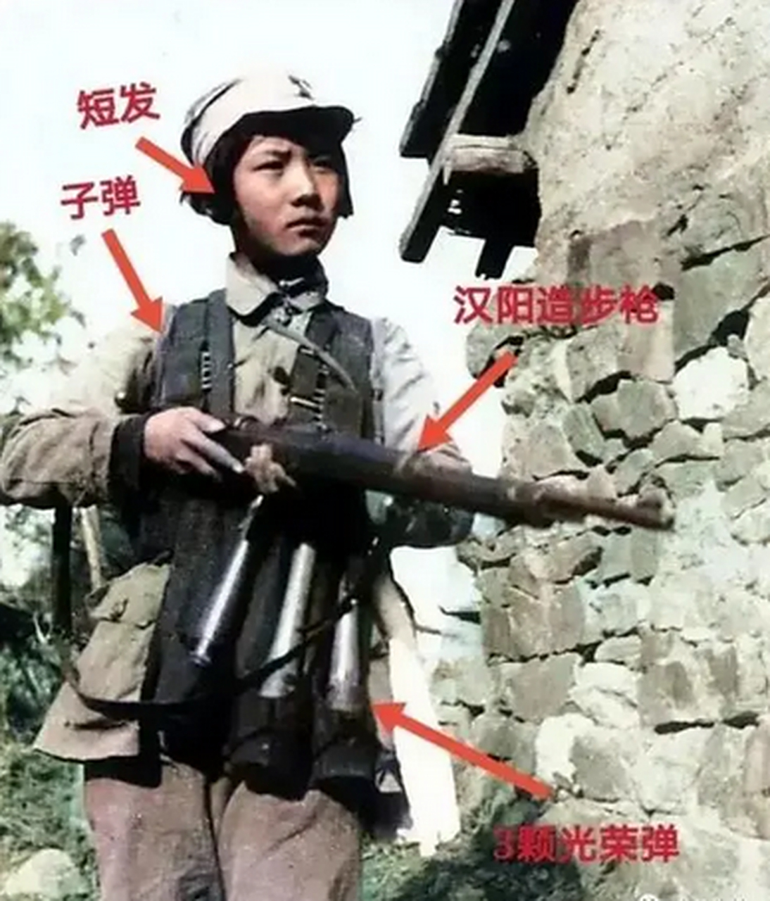 1940年,这才是真正的女八路,满头短发精明干练,眼神坚毅.