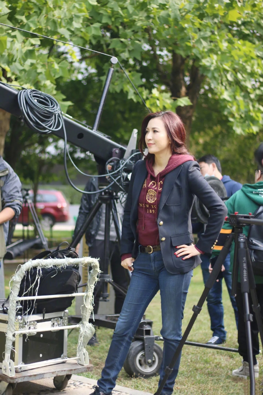 梦桐这组西装造型真不错!