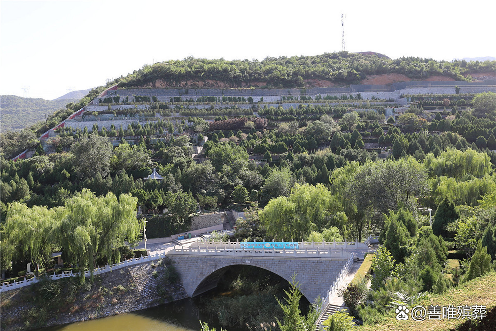 北京选墓指南:万佛华侨陵园位置,电话,价格  万佛华侨陵园是北京极为