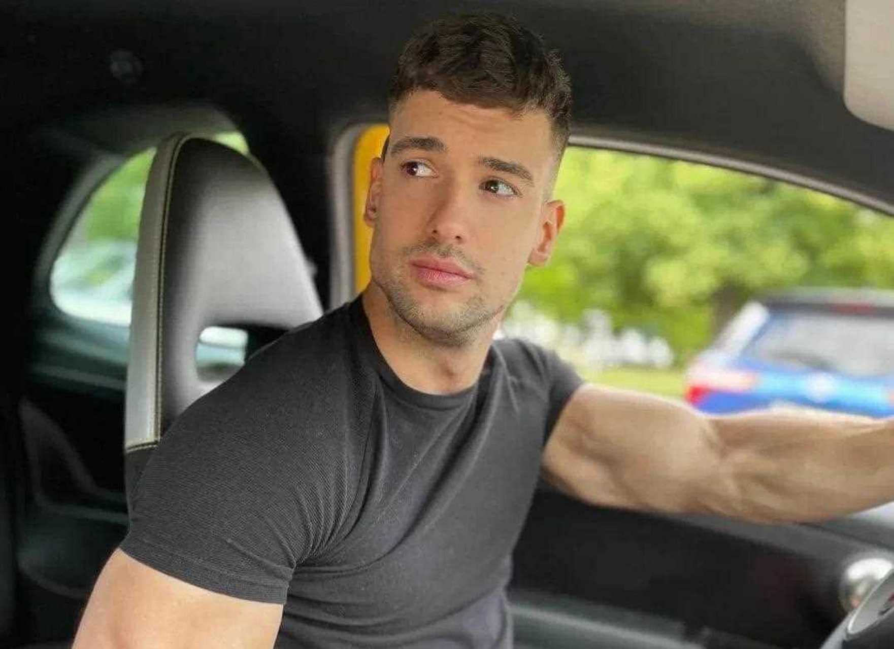 niccolo neri,直播红人,健身这么多年拥有完美背阔肌和胸肌,而且长相