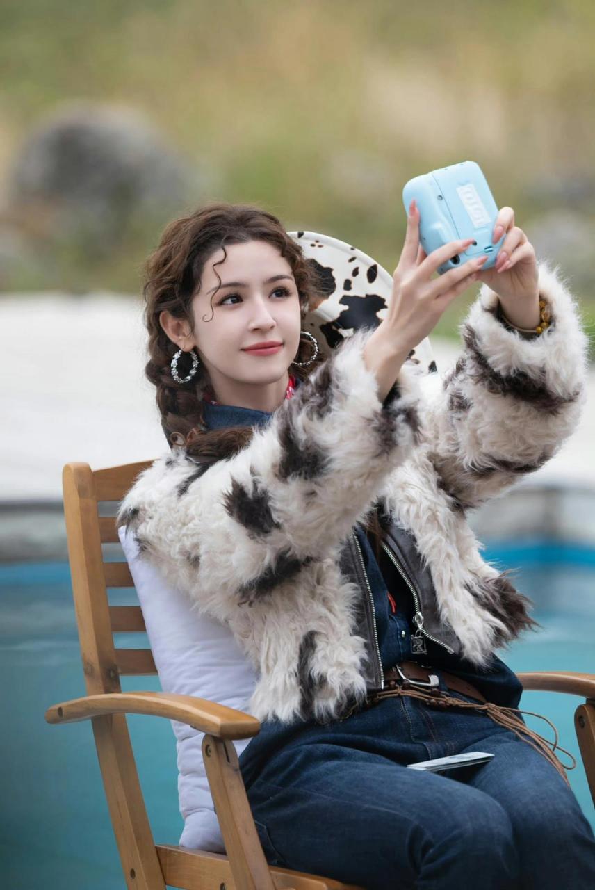 哈妮克孜甜酷穿搭 一个很有综艺感的女生 整理了哈妮克孜《现在就出发