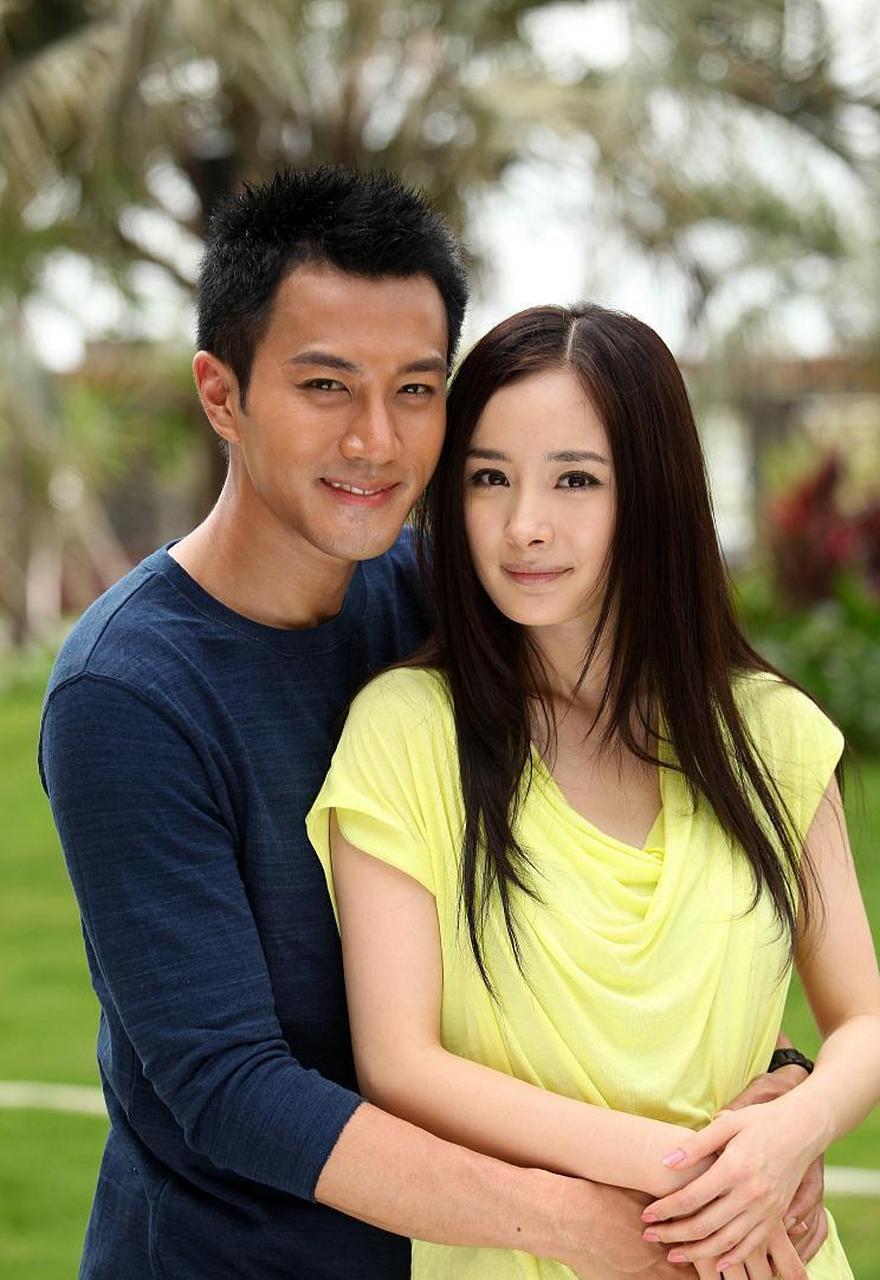 原来这位教授就是杨小静,也就是杨幂的舅舅!