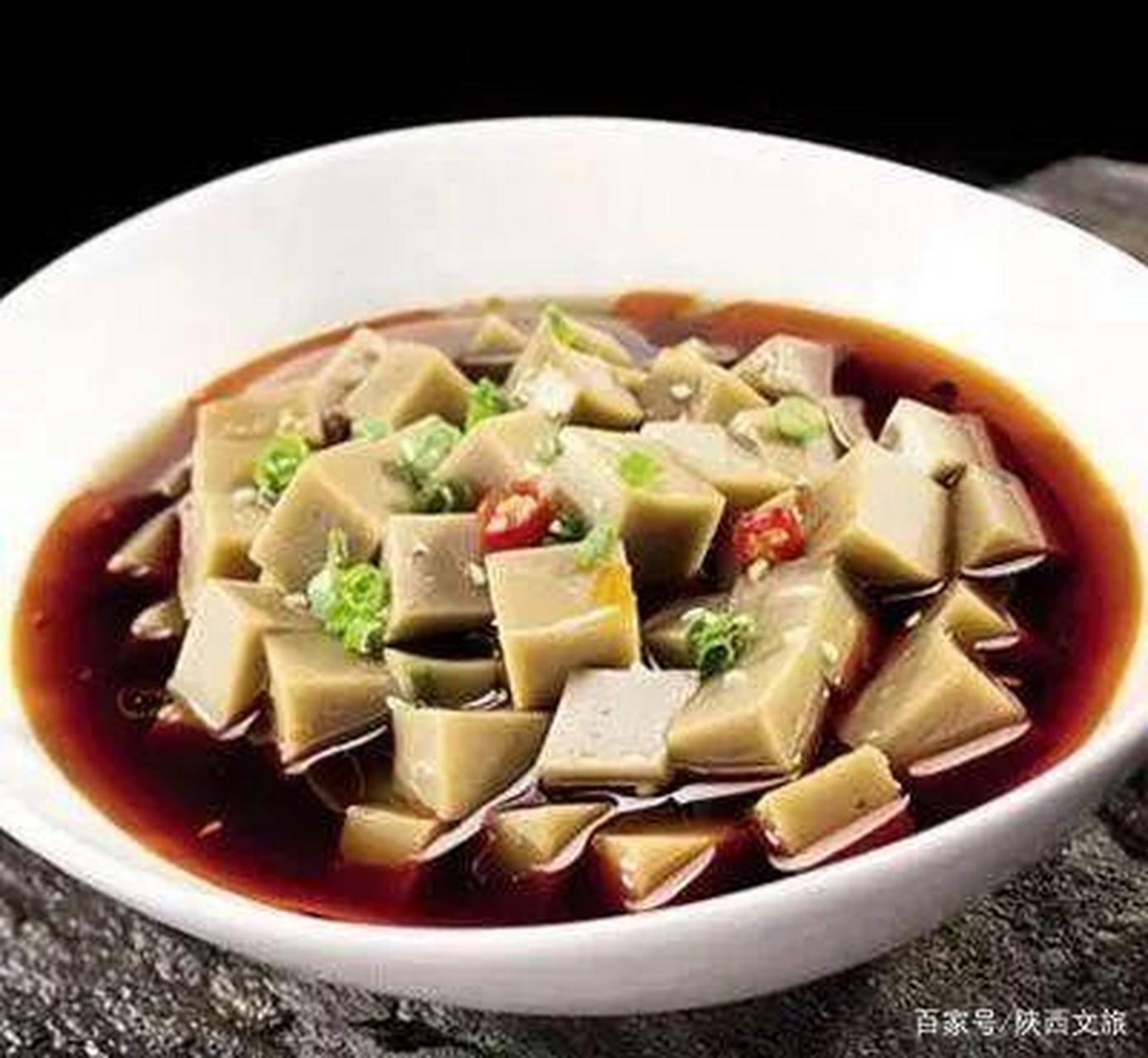 橡子凉粉:在洛南县,寺坡的橡子凉粉历史悠久.