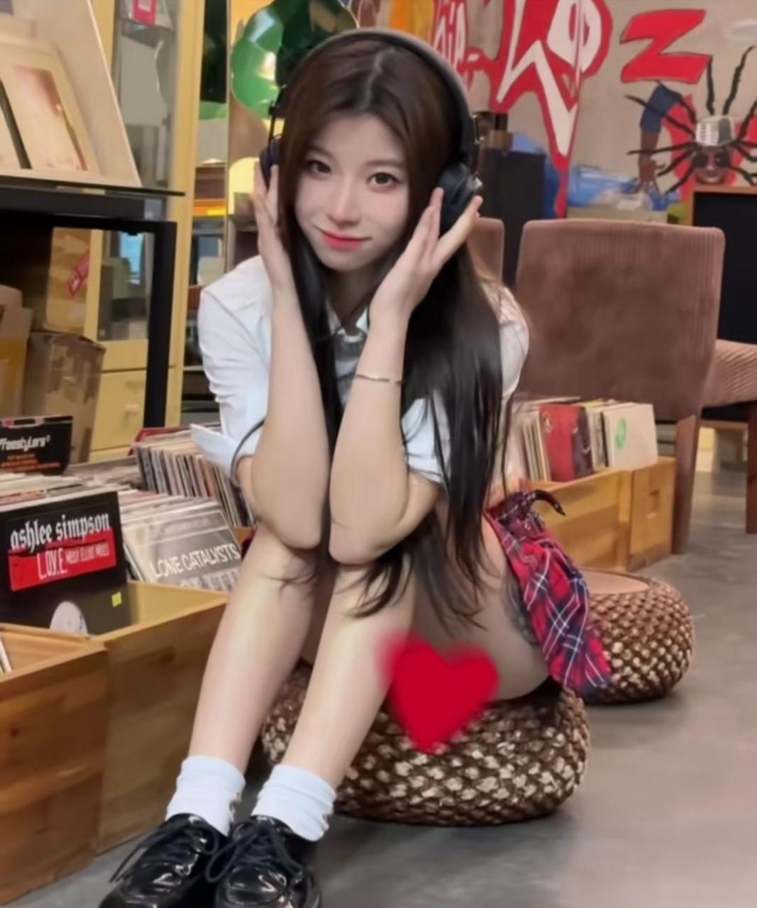 穿超短裙坐在凳子上不会着凉吗?