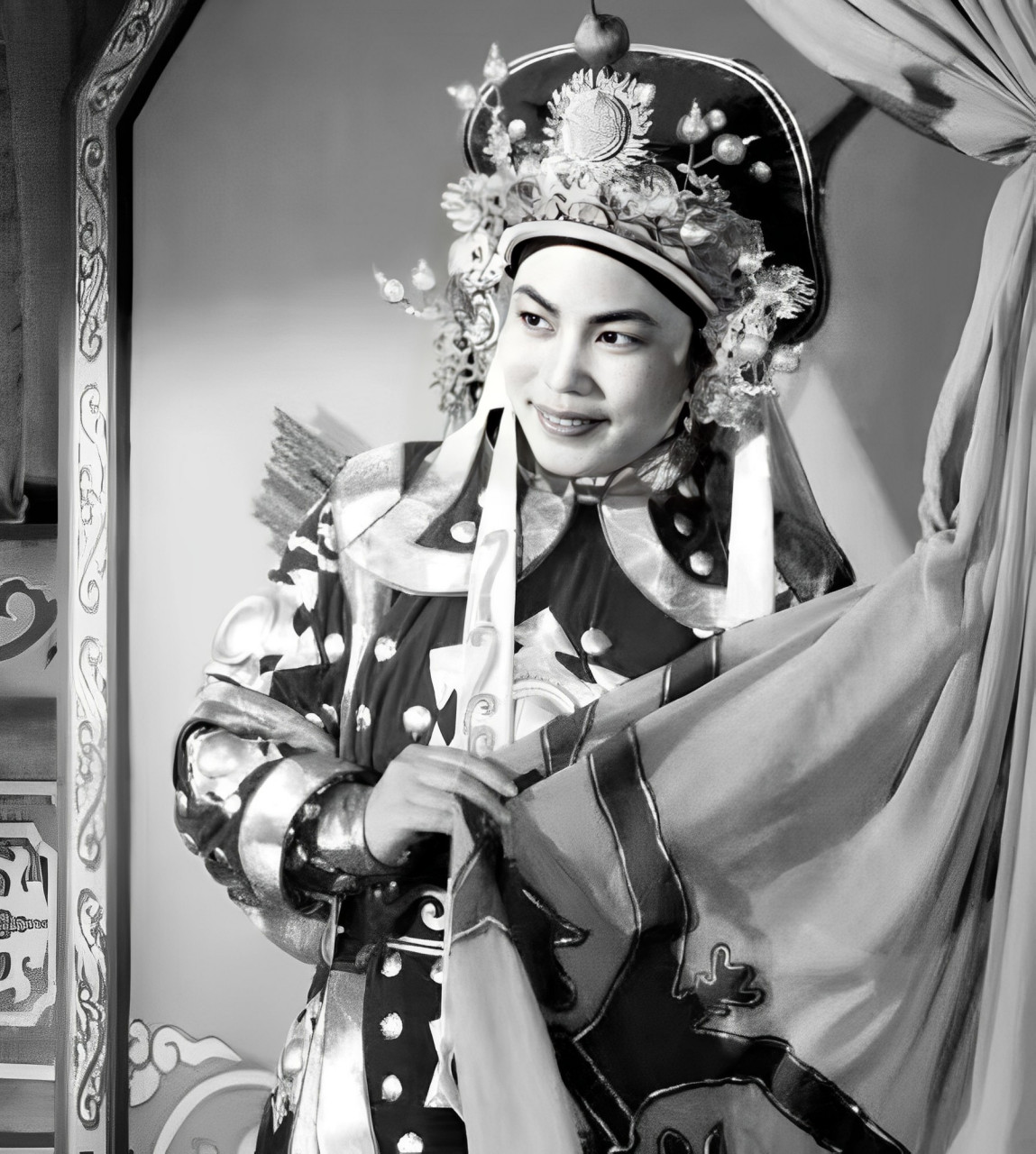 这位绝色佳人是豫剧大师张香玉,美丽的脸庞下有一颗爱国的心. 抗美援