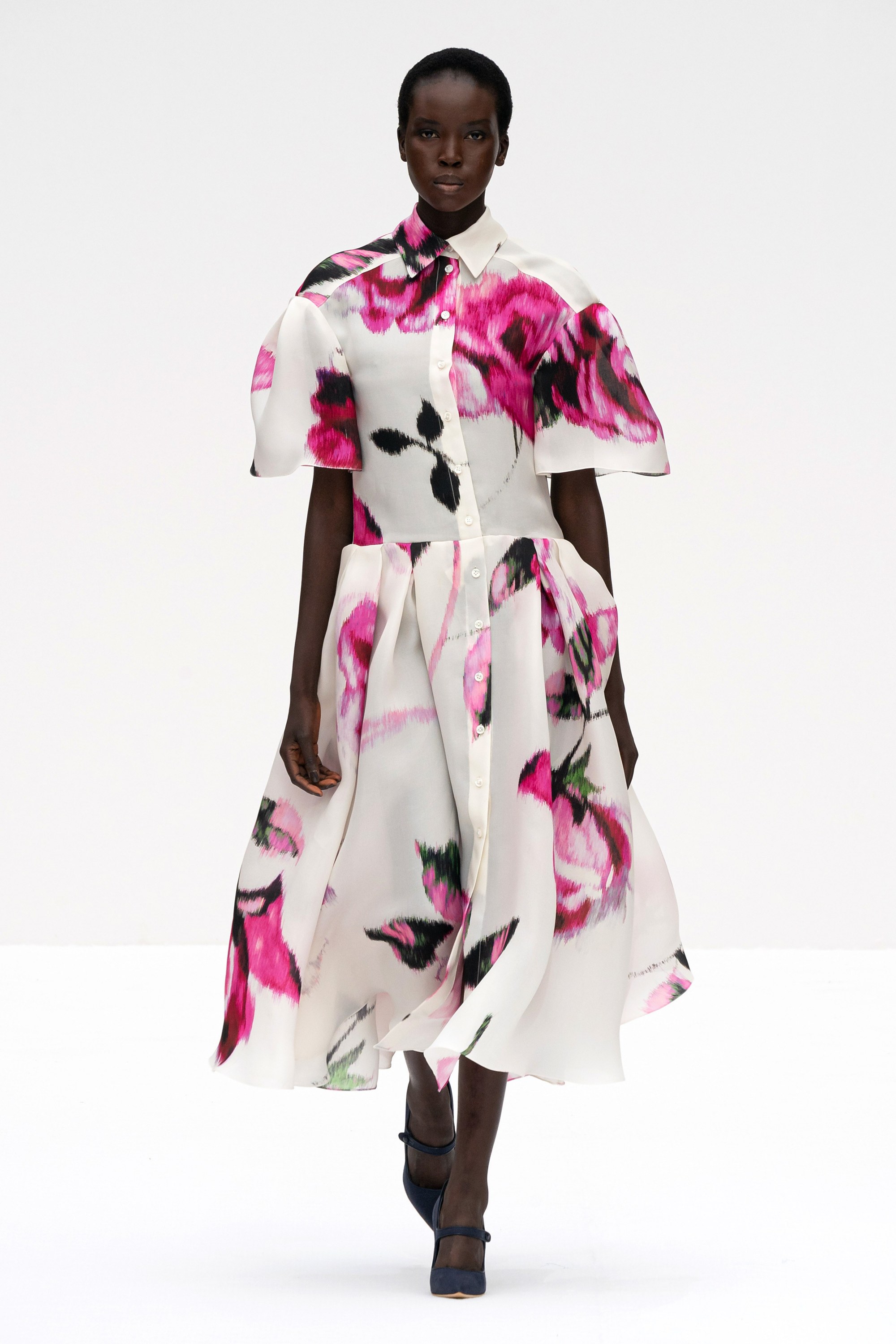 抽象的画 时装设计本身就是一门艺术,但设计师们经常发现自己的灵感