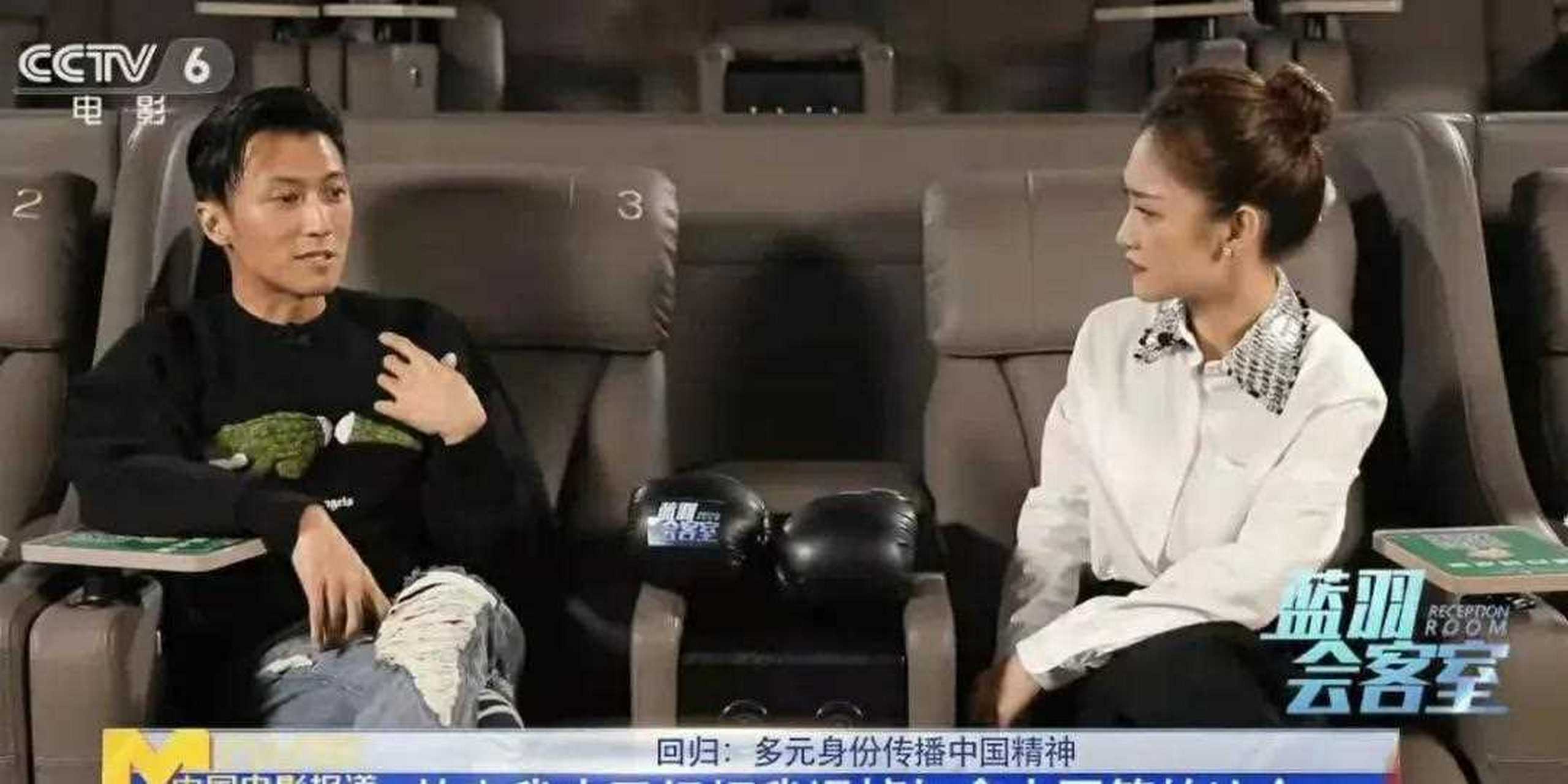 谢霆锋在做客电影频道《蓝羽会客室》访谈时,面对国籍问题,他正面做出