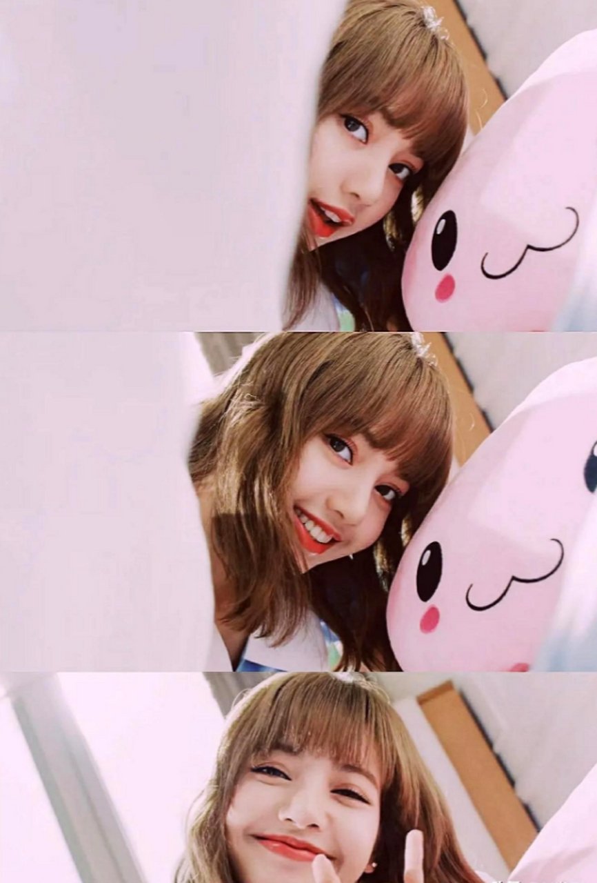 在科切拉音乐节上,lisa的演出服出了问题,她无法脱掉外套.