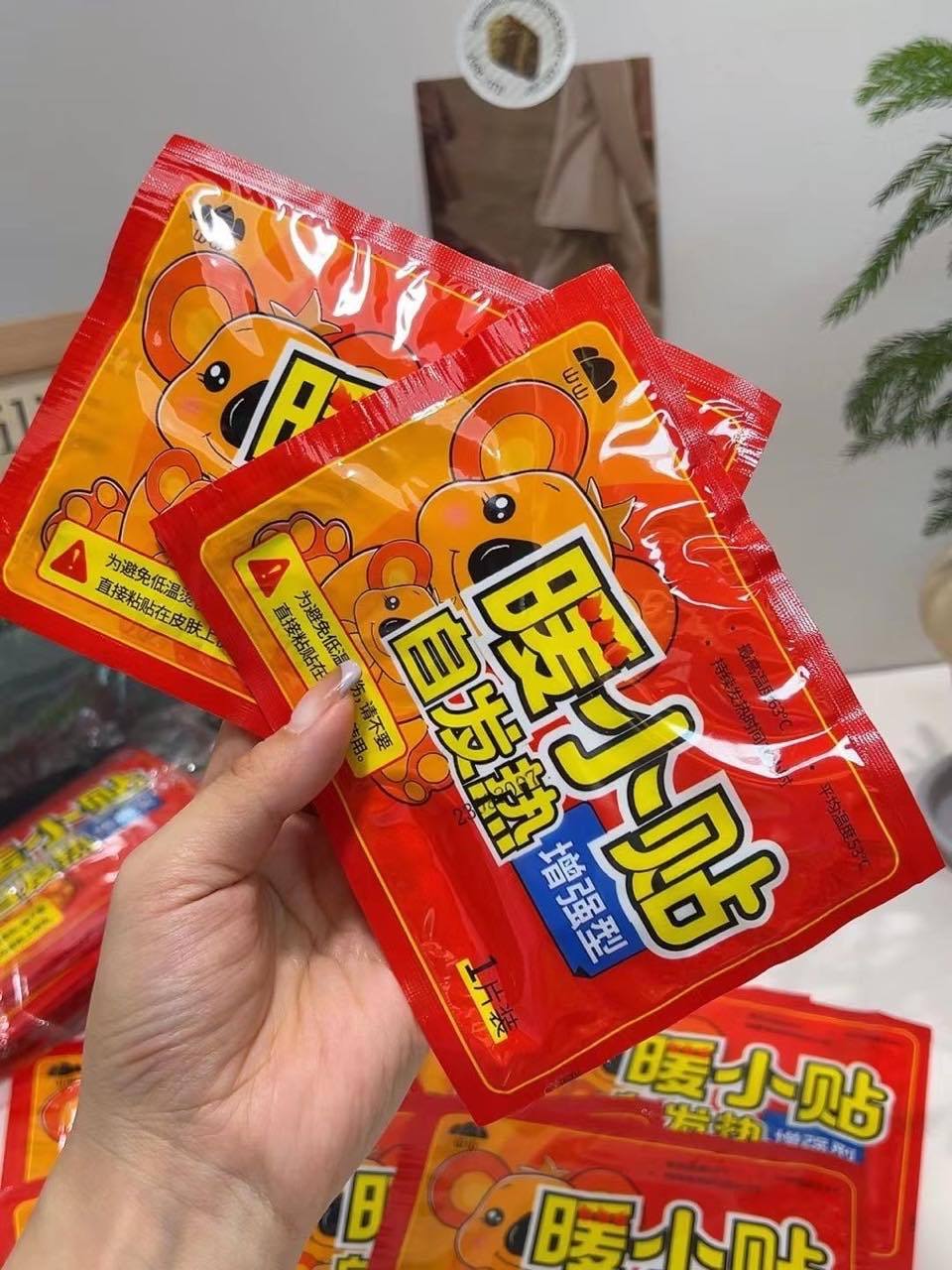 无论是在家里看电视,还是在办公室工作,或者是在户外活动,只要有暖宝