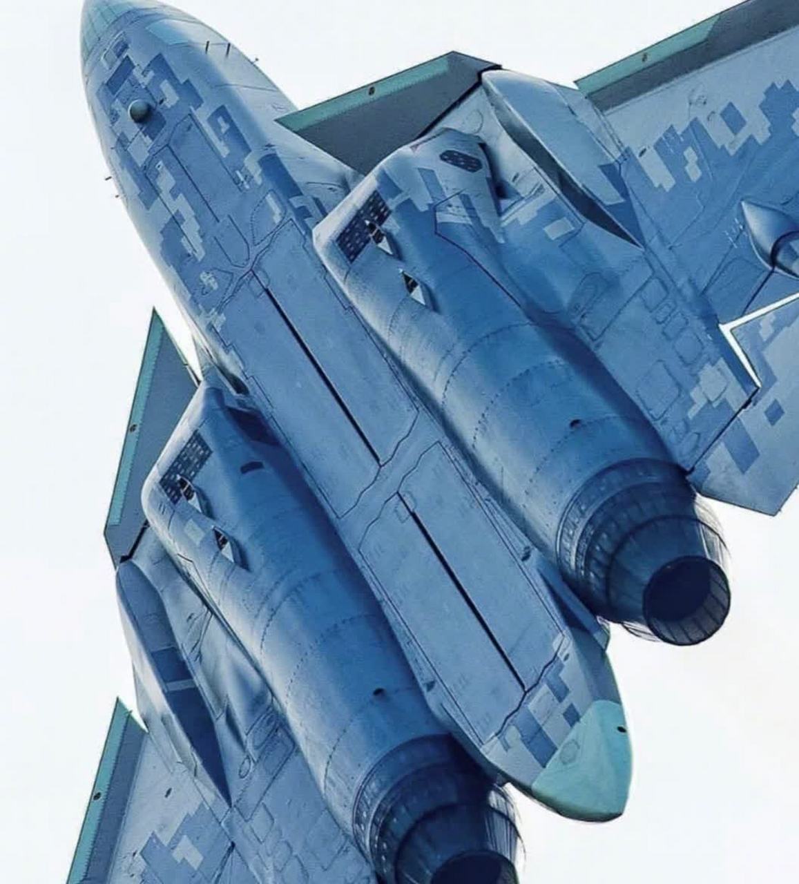 俄罗斯第五代隐形战斗机苏57的内置弹舱与中美不同.