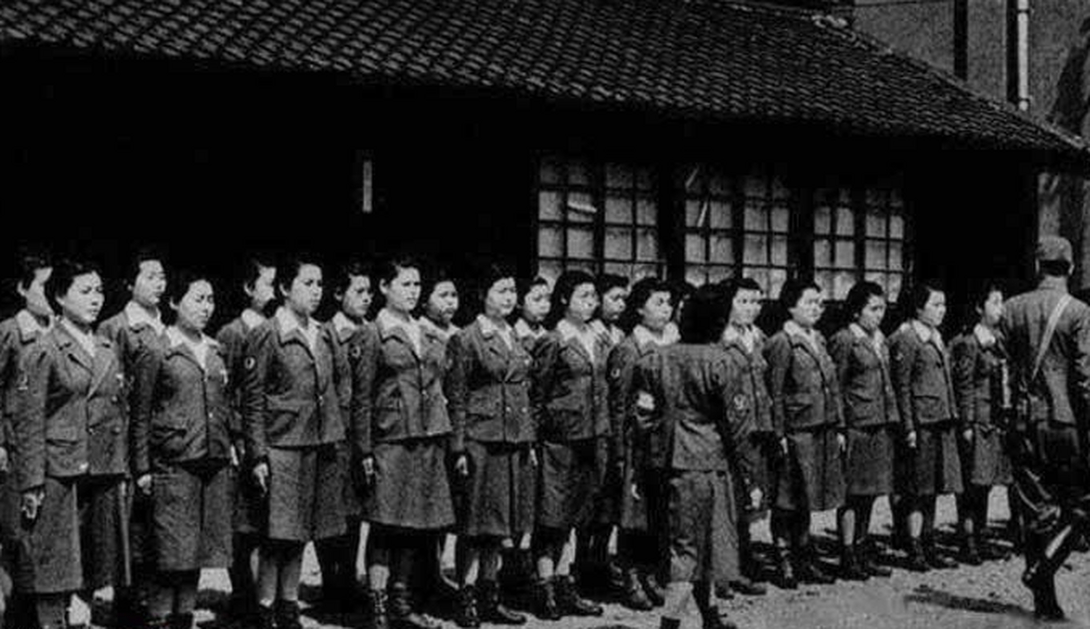 这种队伍叫"日本女子挺身队",通常是由日本15岁至17岁的少女或者高中