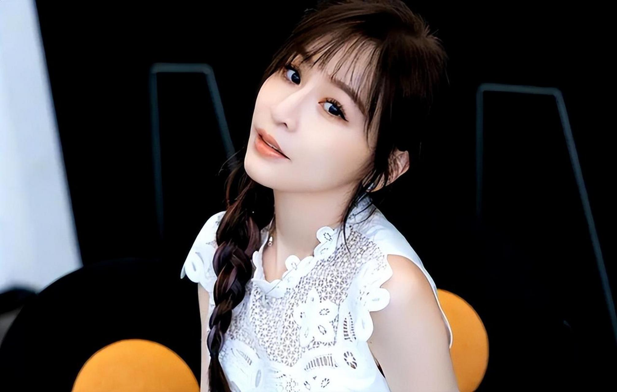 颜值甜美歌声动人,单身5年还未恋爱 近日,知名女星王心凌在深圳为富商