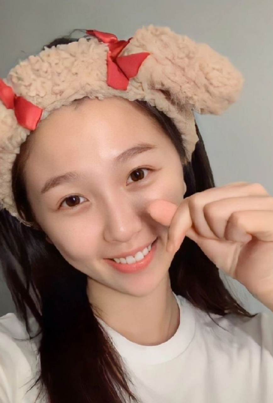 虞书欣素颜漂漂亮亮干干净净的,很清纯而且嘎嘎美