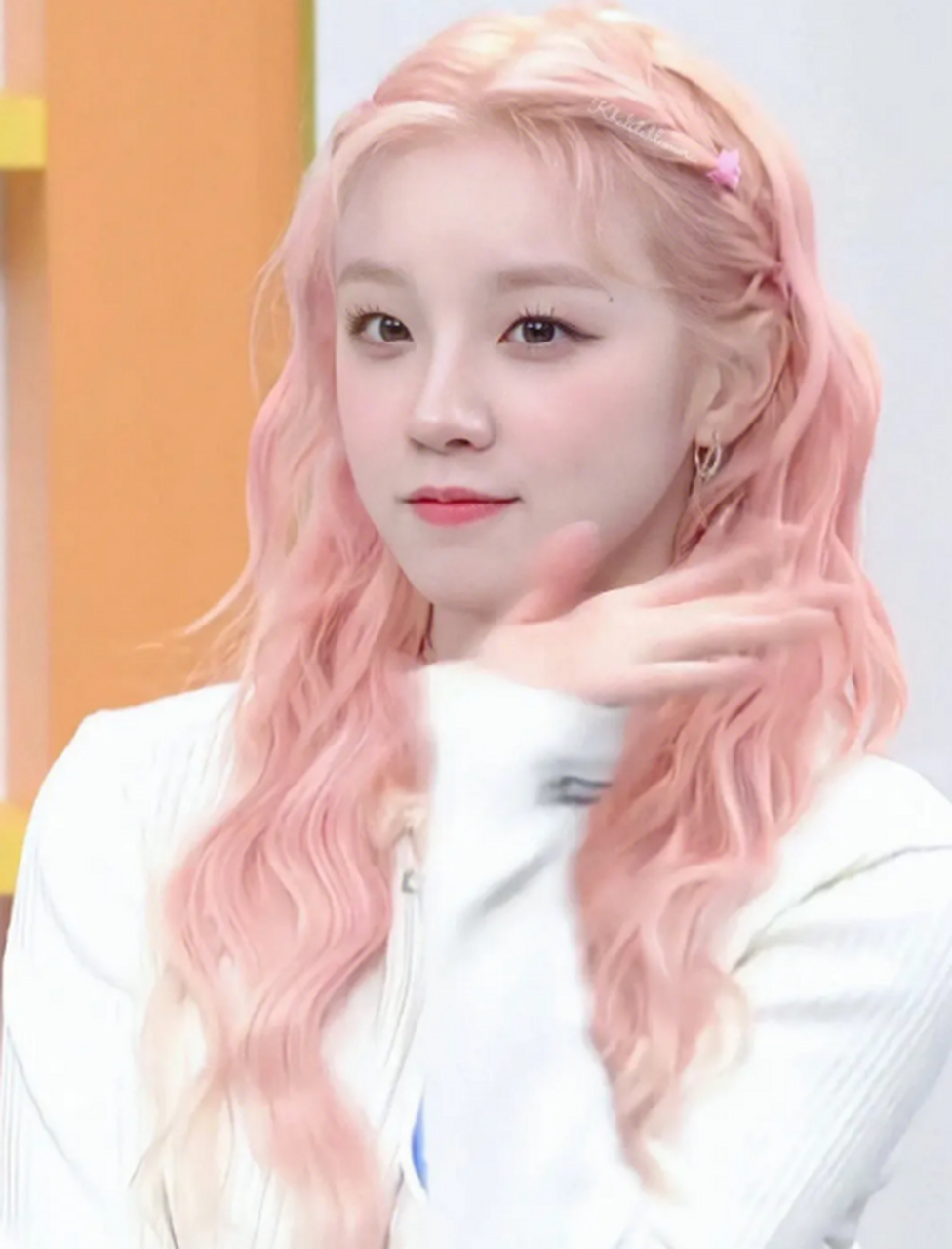 宋雨琦确诊感染新冠# 近日,韩国女团(g)i-dle的成员宋雨琦被确诊感染