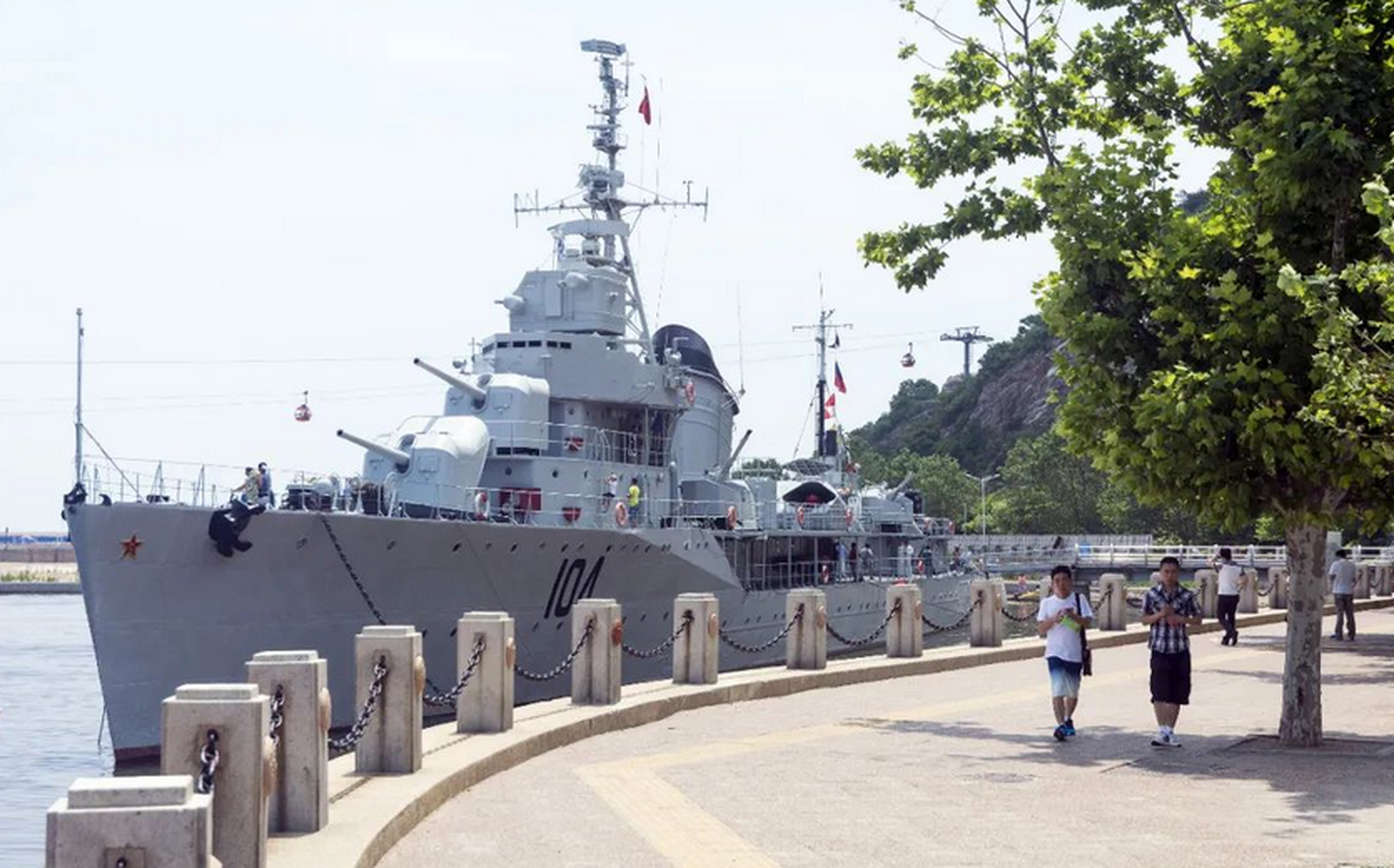 104太原艦退役後在大連老虎灘海洋公園展出: 104太原艦,艦長112.