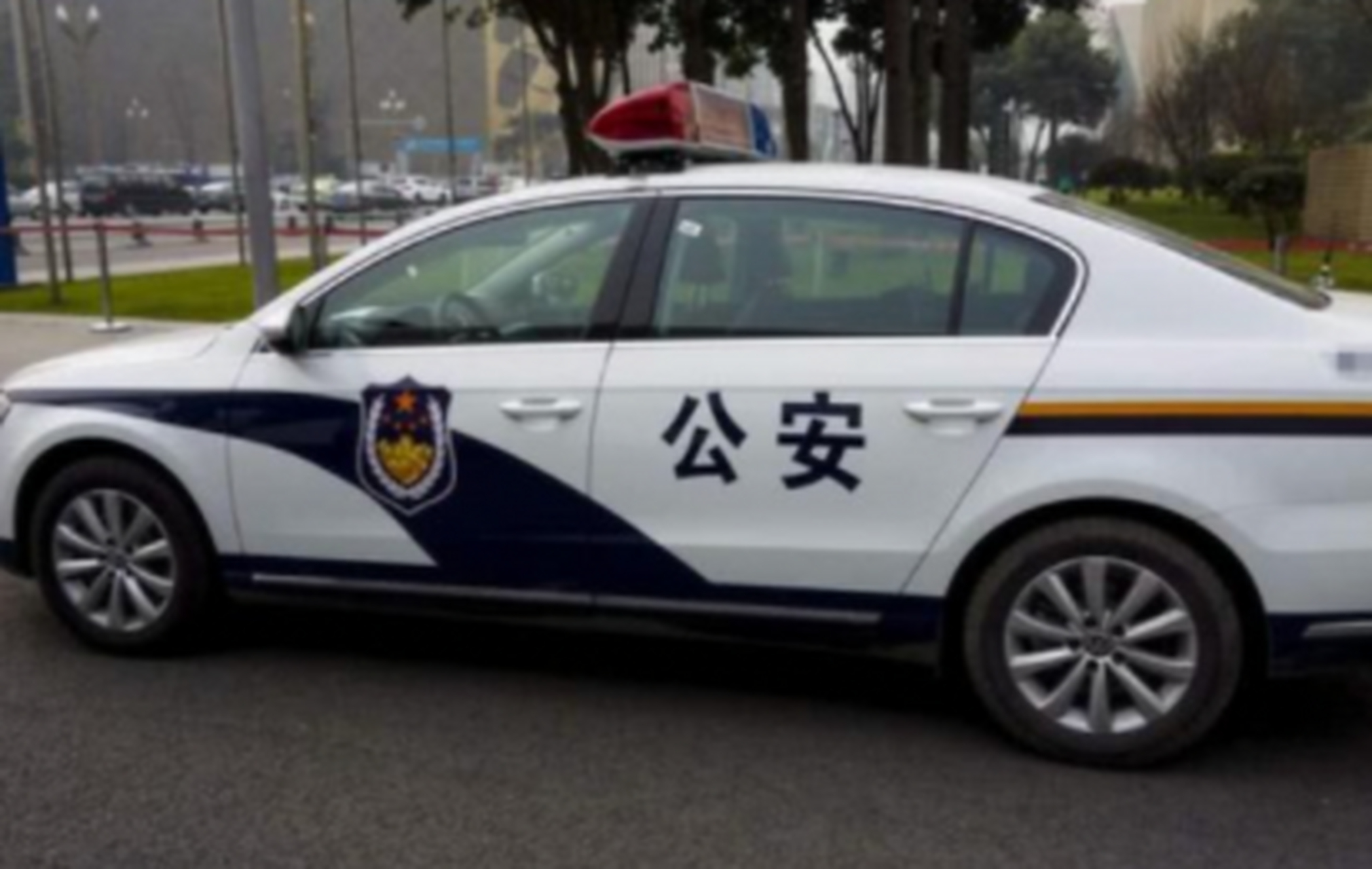 警车上警察和公安字样有什么区别 如果说军人这一职业承担着保卫国家