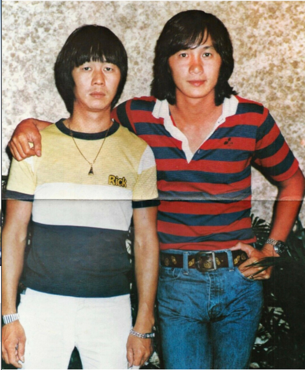 许冠英和许冠杰感情很好,阿英曾说:「好谢谢冠杰,每次都沾他的光才有