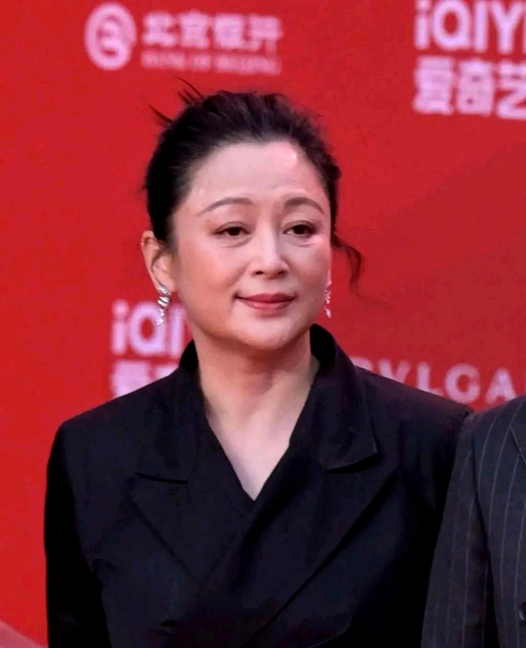 陈红和倪萍长得太相似了!