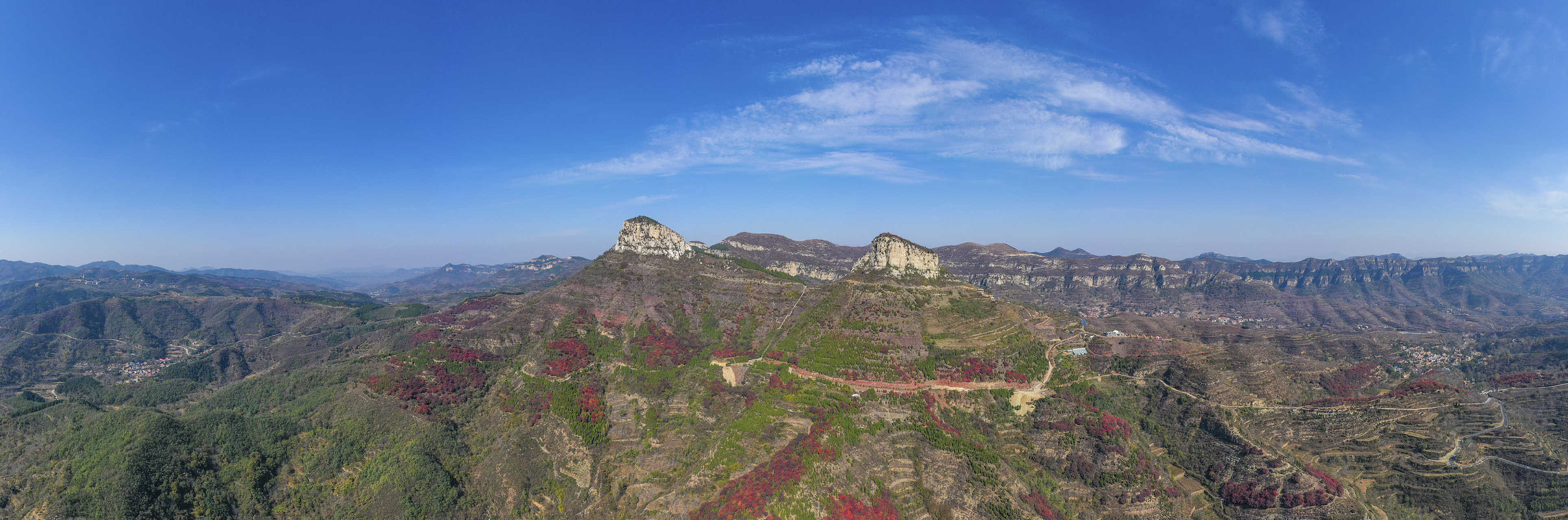 航拍章丘二郎山全景图 航拍蓝天白云下的济南章丘大小寨山全景图