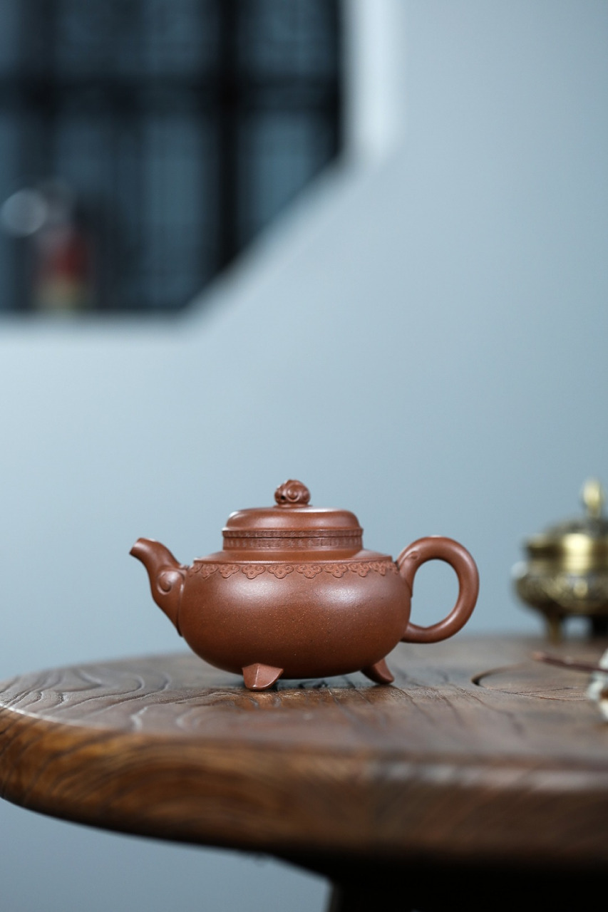 云肩如意紫砂壶_彭冬梅紫砂壶_九章紫砂壶 【作者简介】范程丽(研高省