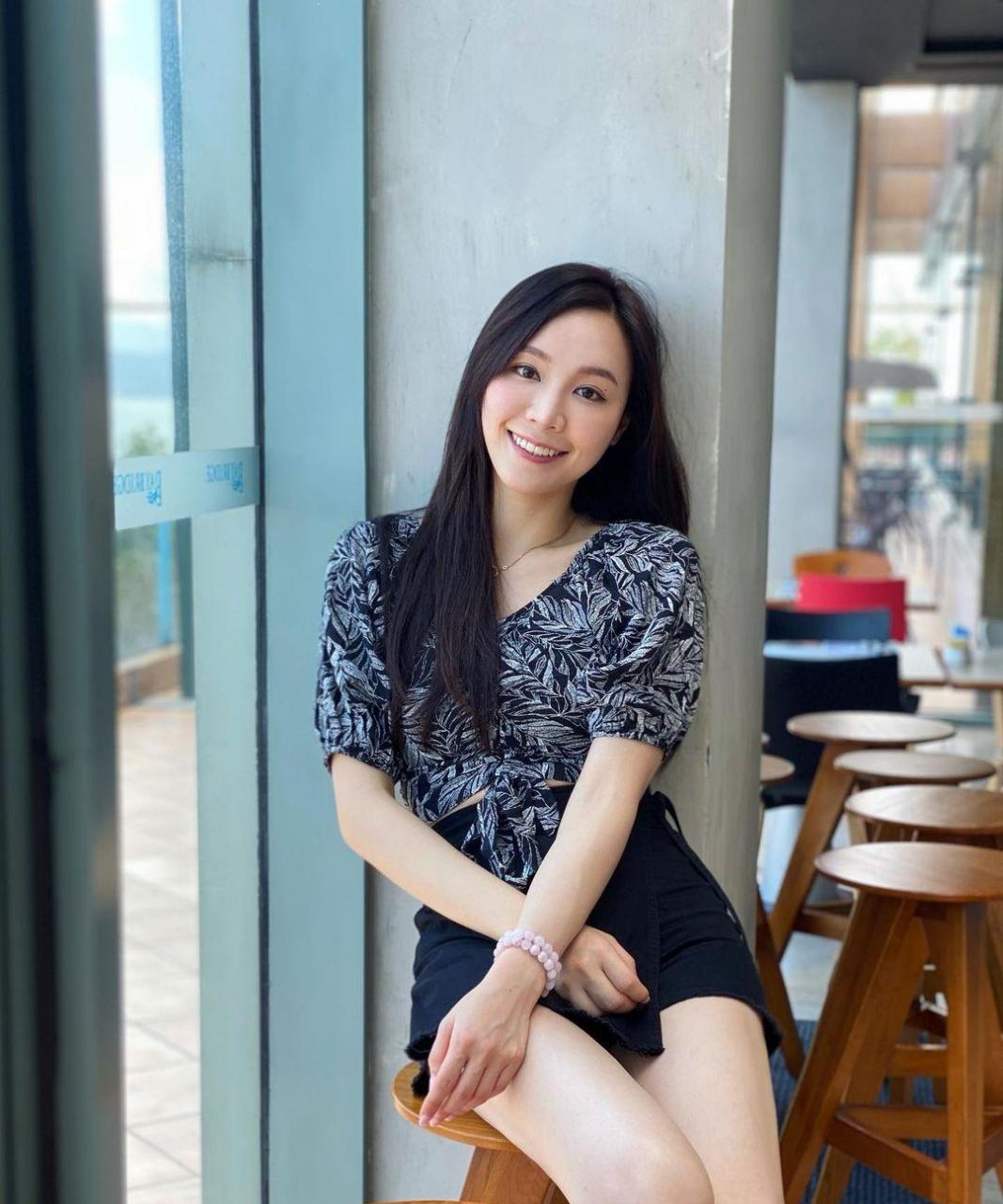 邓依婷分享生活近照,目前tvb一直在力捧她