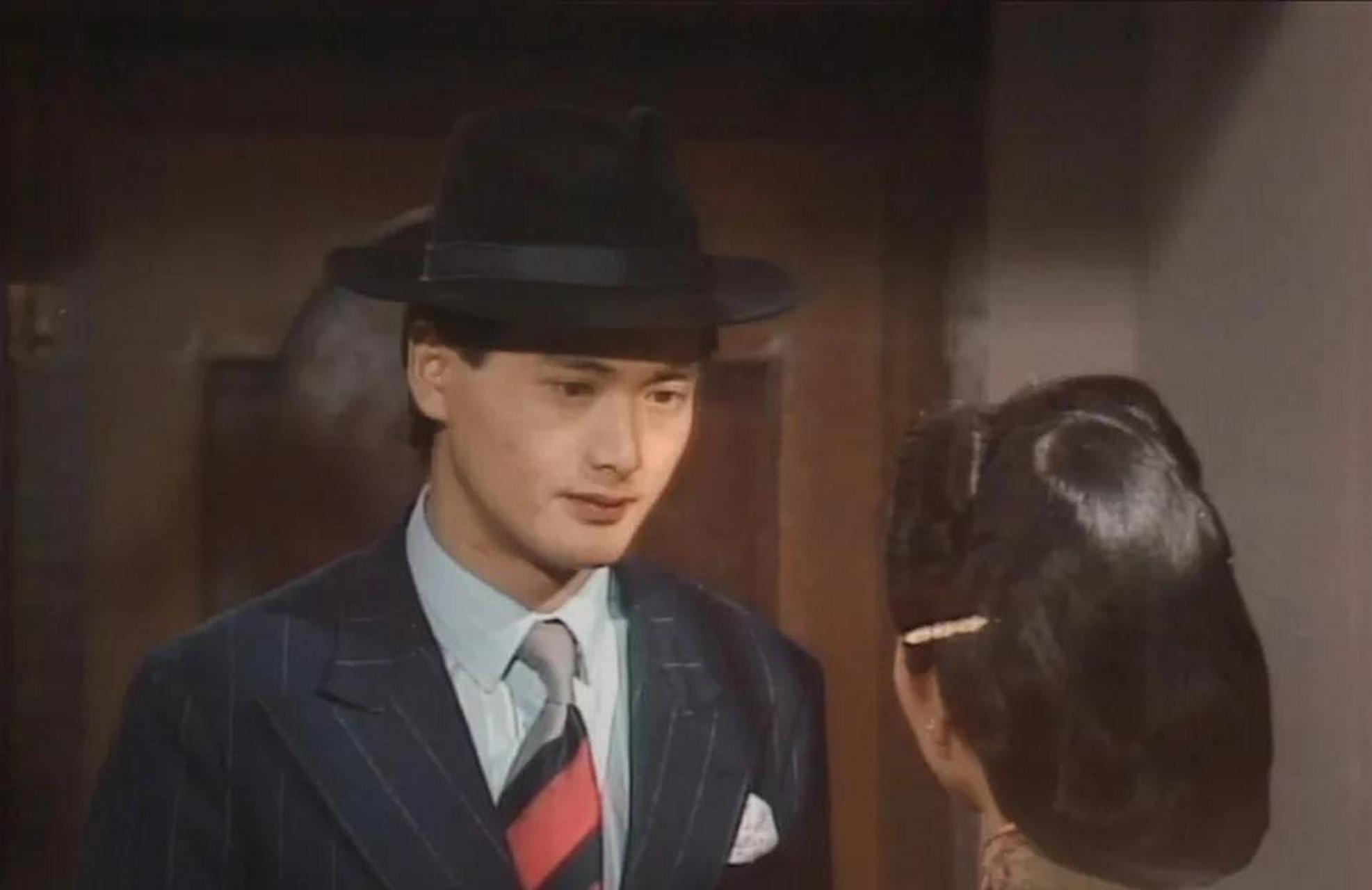 周润发在《上海滩》中颜值巅峰时刻 [爱慕] [爱慕] [爱慕] 发哥就是