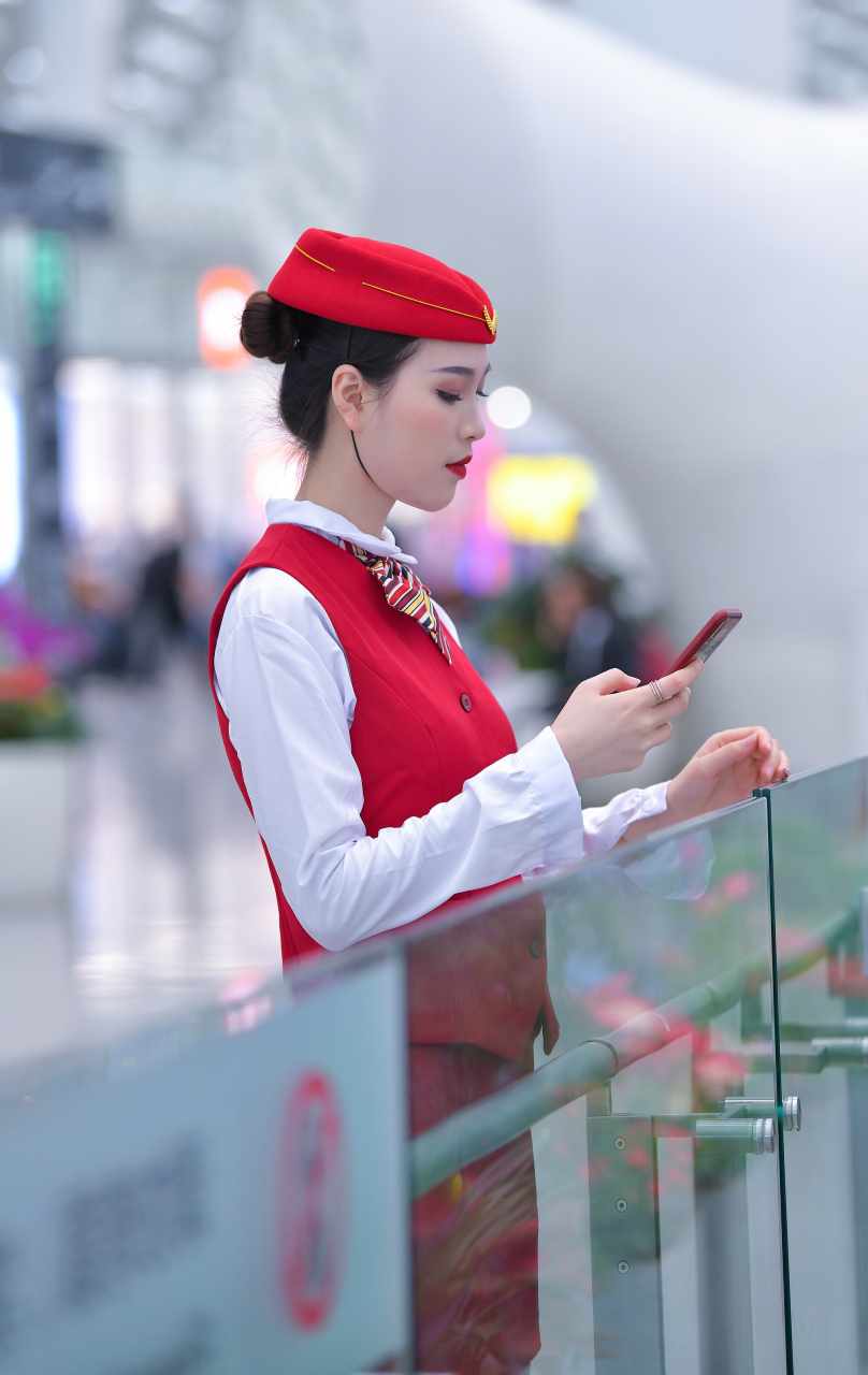 美女空姐丝袜制服机场大胆实拍