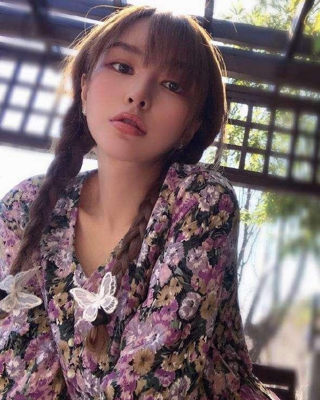 周扬青(grace chow),1988年9月12日出生于北京,中国内地网络红人,被称