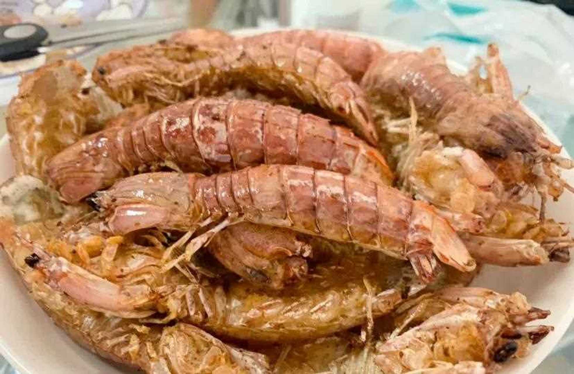 皮皮虾时光[国宝] 菜市场买了鲜活皮皮虾,花了65块钱,一斤多点,不知道