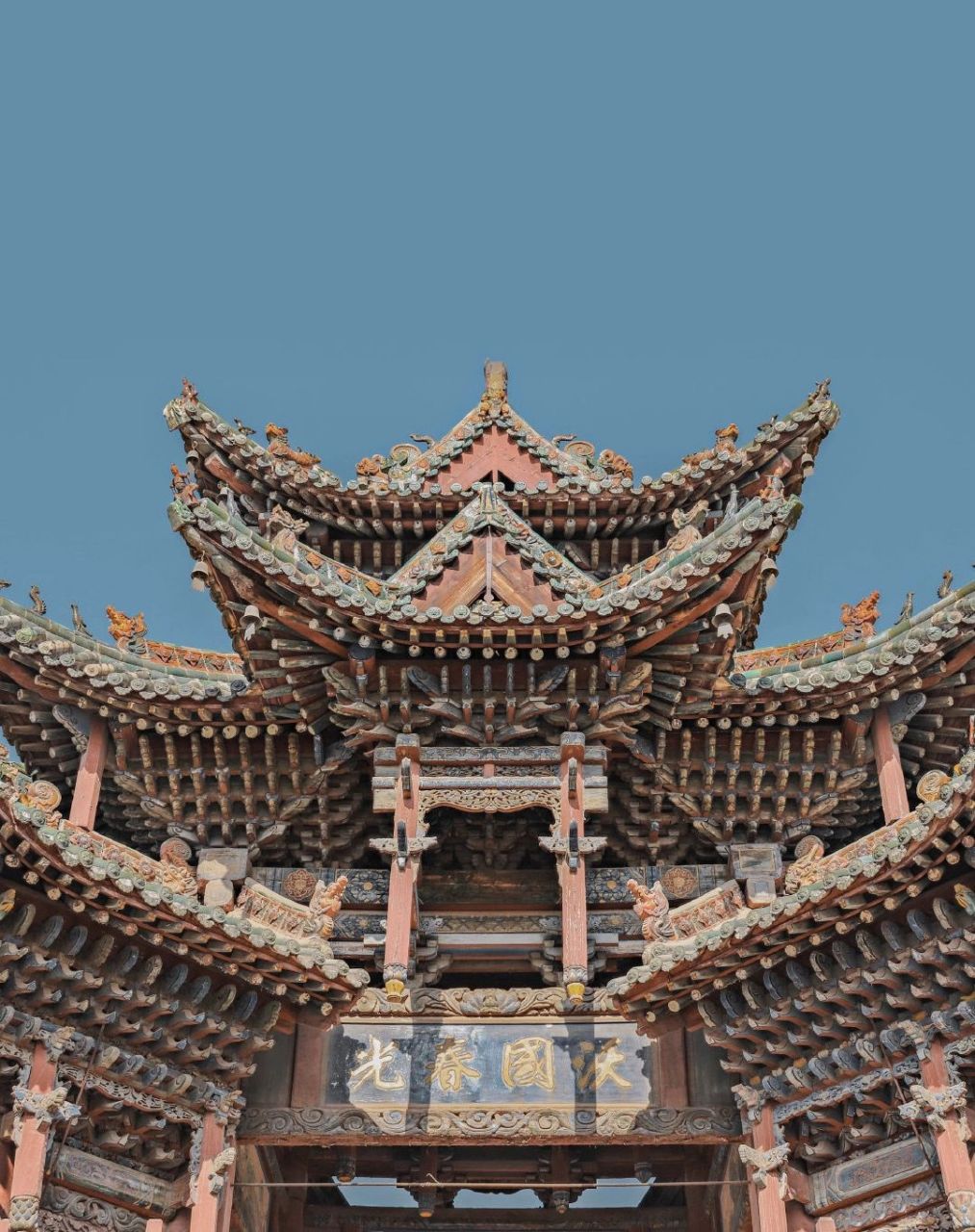 曲沃四牌楼,又名望母楼或孝母楼,位于曲沃县城东南贡院街孝母巷十字