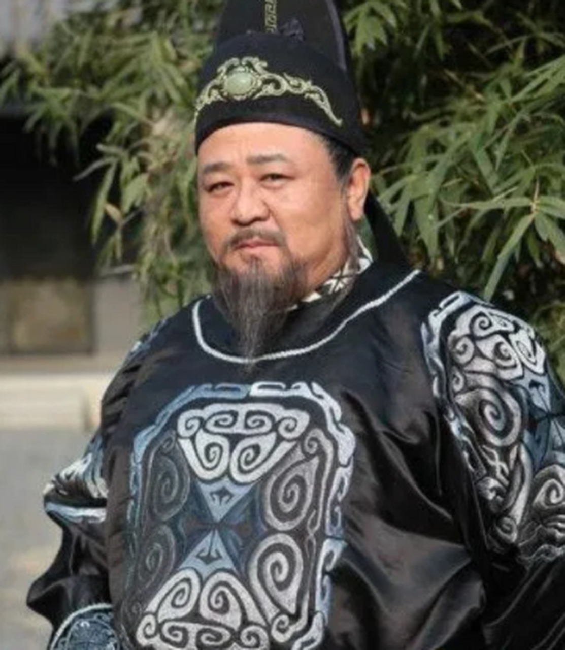 仪凤元年(676年)九月,唐高宗李治对大理寺丞狄仁杰说道:"把这两个不知