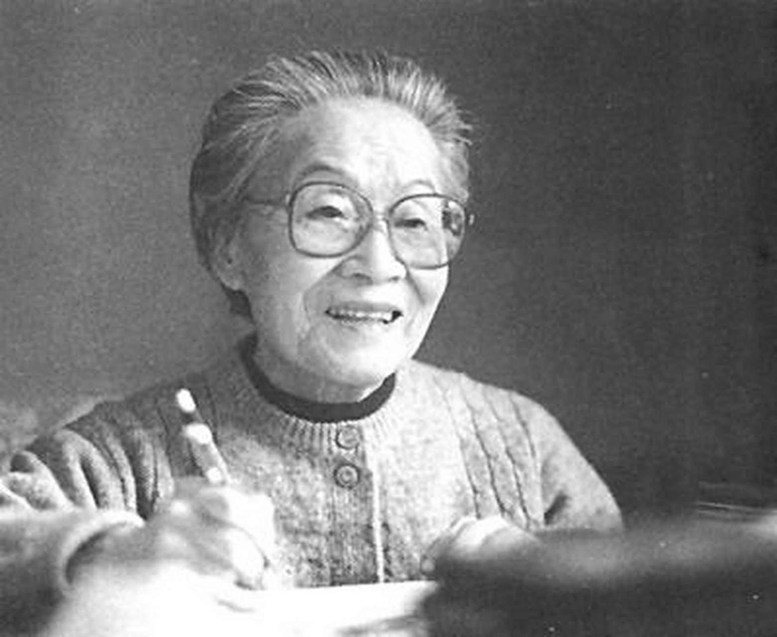 1966年,杨绛被剃成了"阴阳头",很多人都害怕她接受不了,可是杨绛没哭