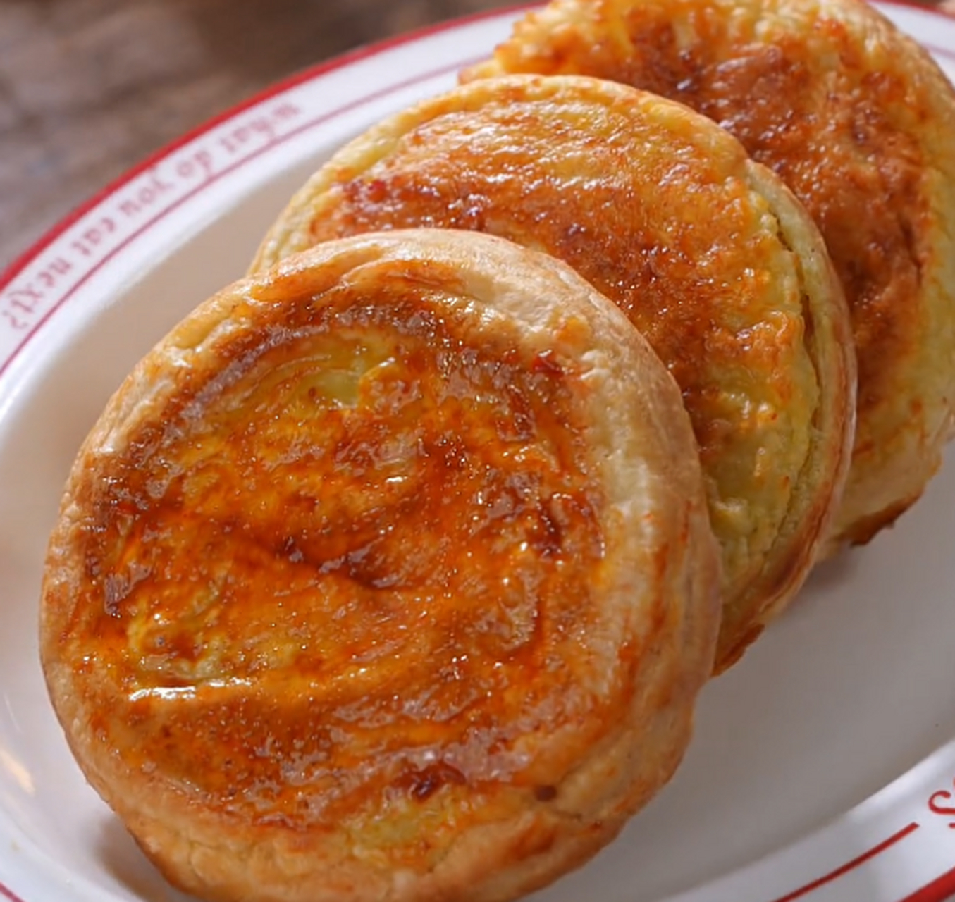 楼下门口好吃的鸡蛋汉堡,在家就能轻松复刻.