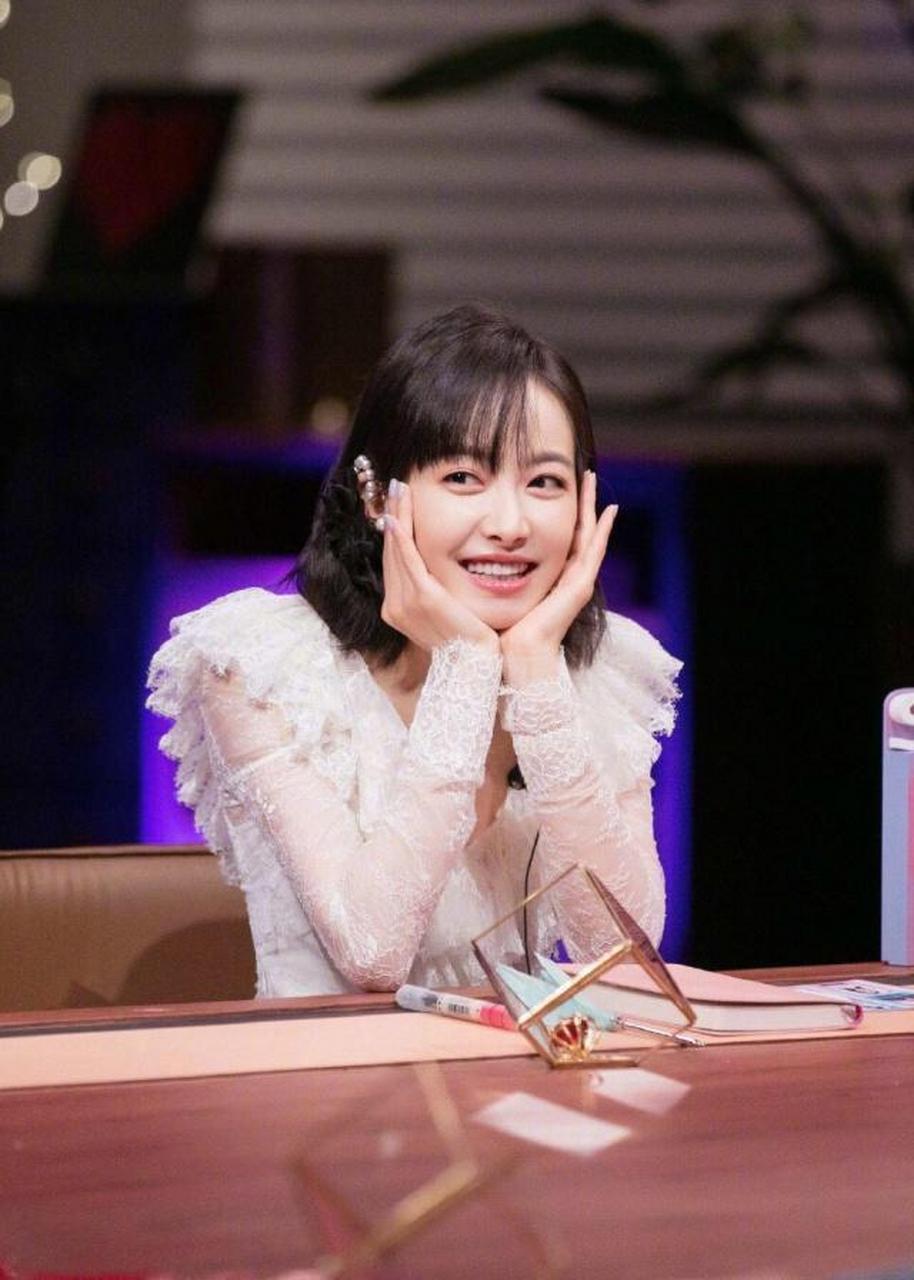 宋茜参加综艺节目《心动的信号2》的造型最近受到不少网友的关注,而且