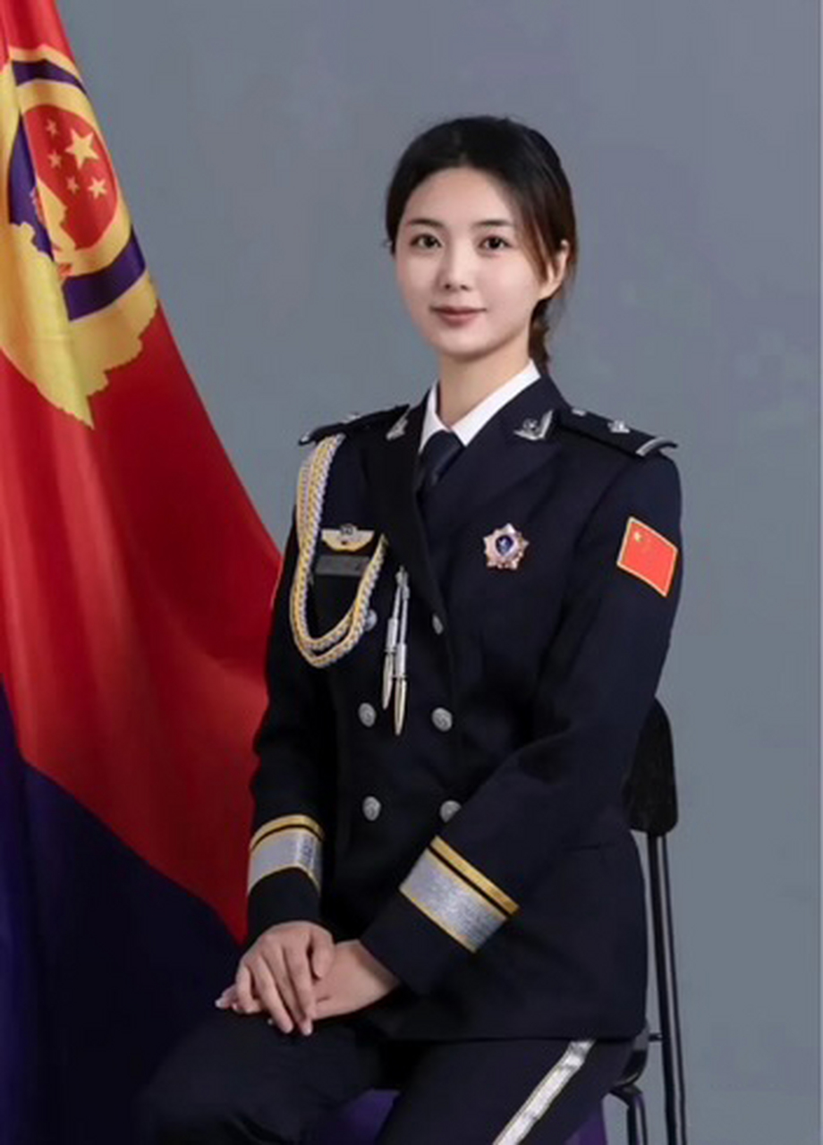 说一句最美警花不过分吧