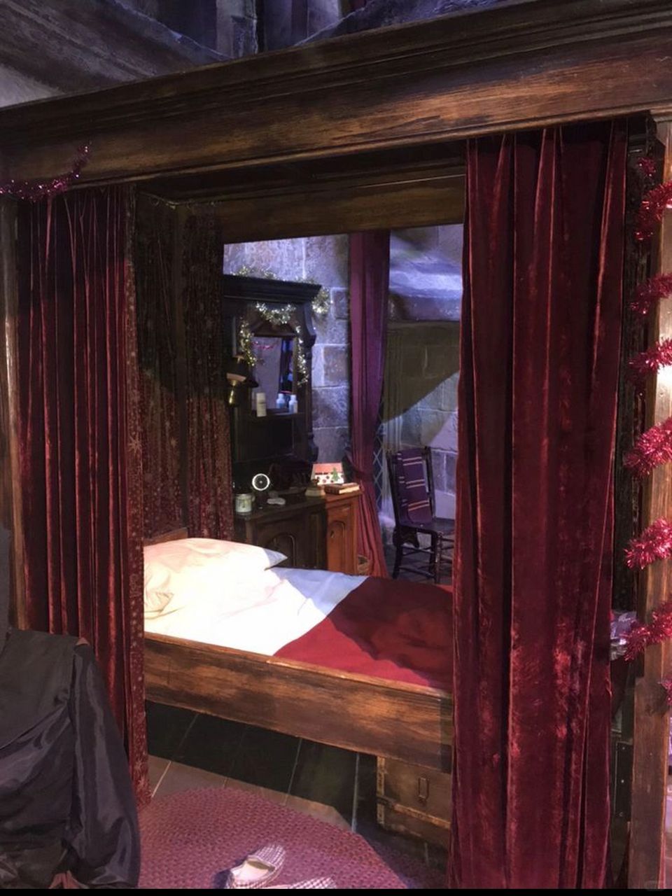 星星床幔超好看   哈迷们有福了,霍格沃茨的格兰芬多宿舍重现人间.