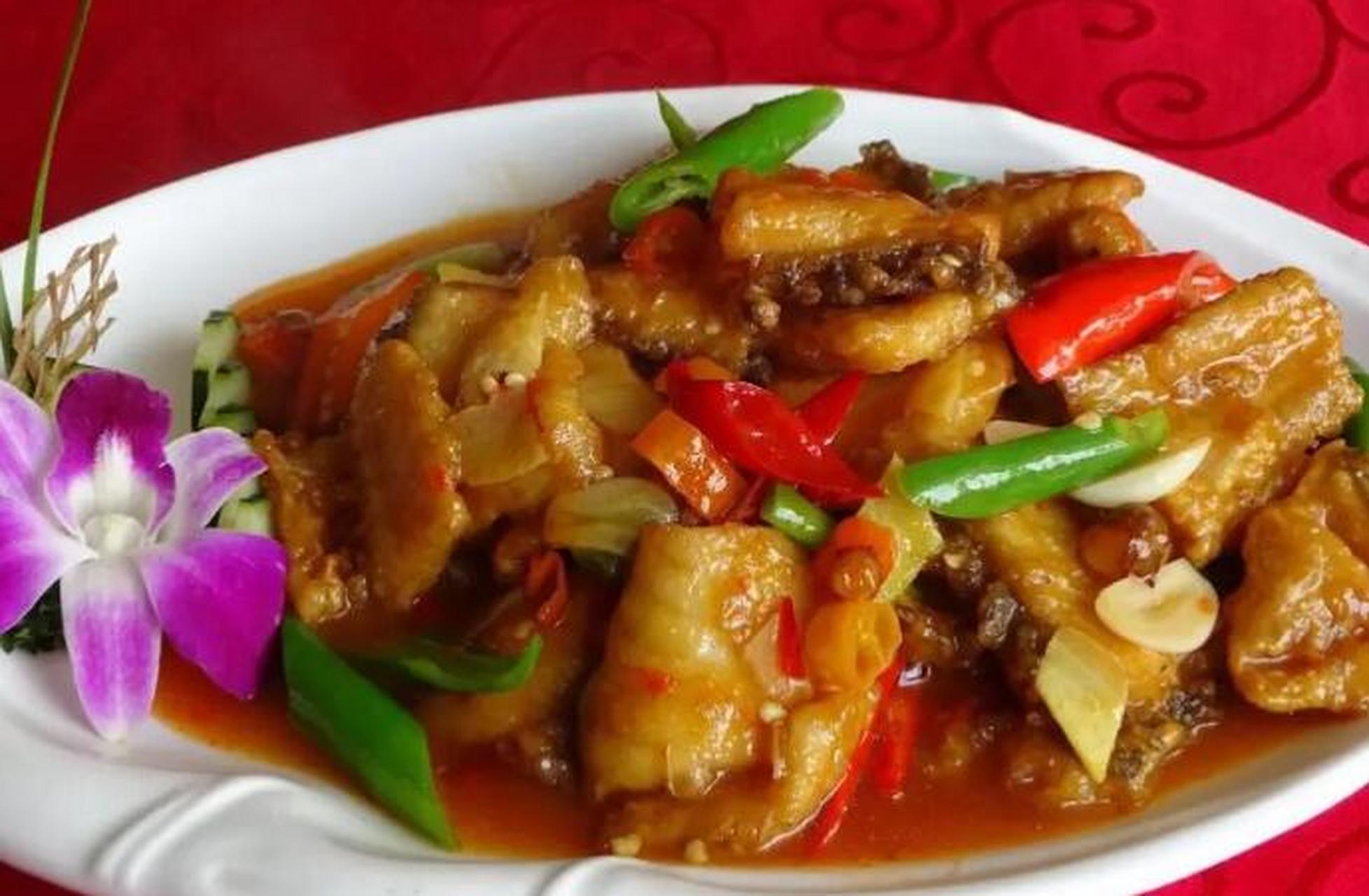 赣南小炒鱼属于赣菜系赣南客家菜,是江西赣州的一道特色菜.