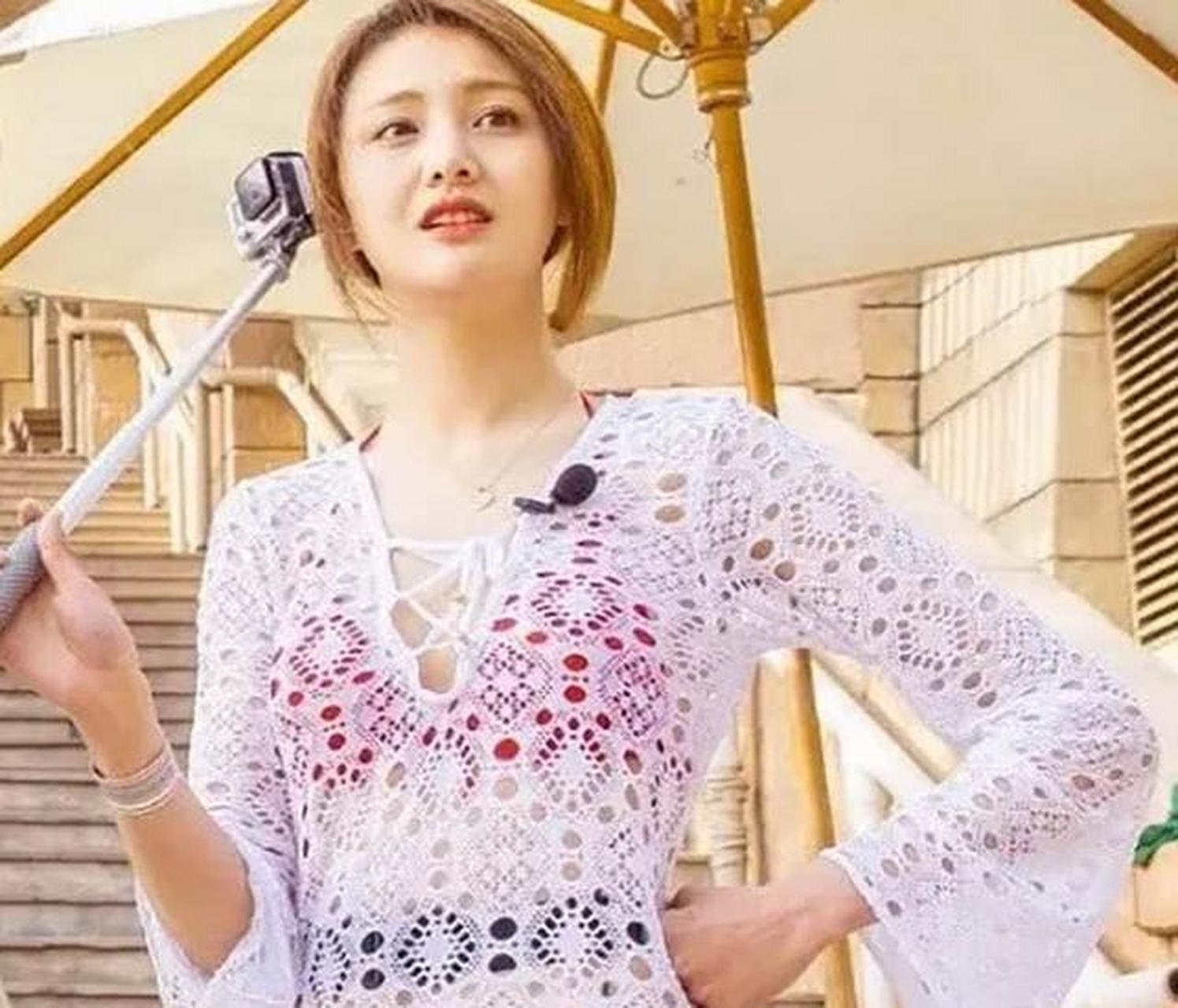 郑爽泳装照 #贵圈星闻最前线