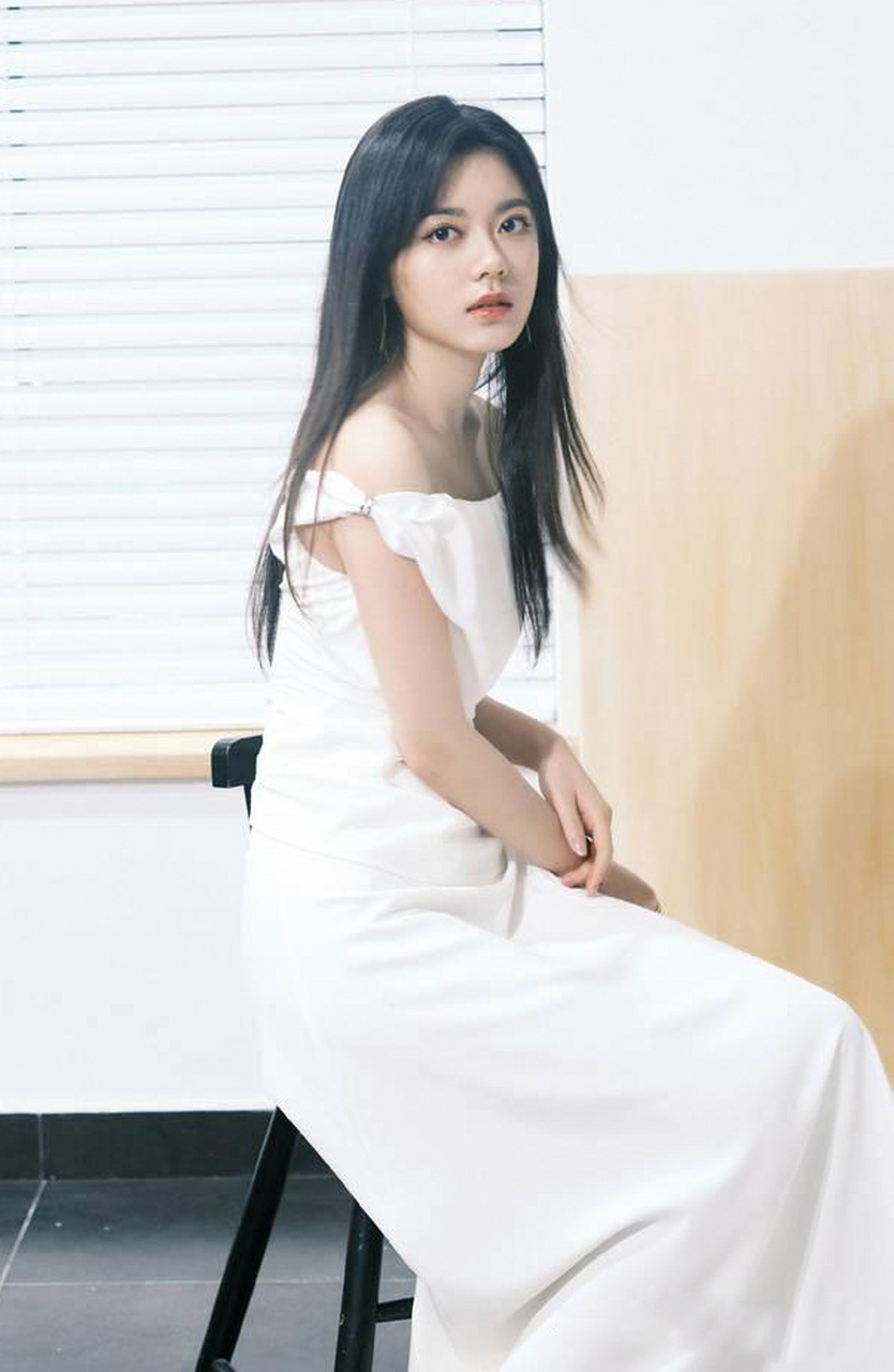 赵今麦露肩白裙91清新优雅90高跟鞋,简直是气质满满,美美哒78