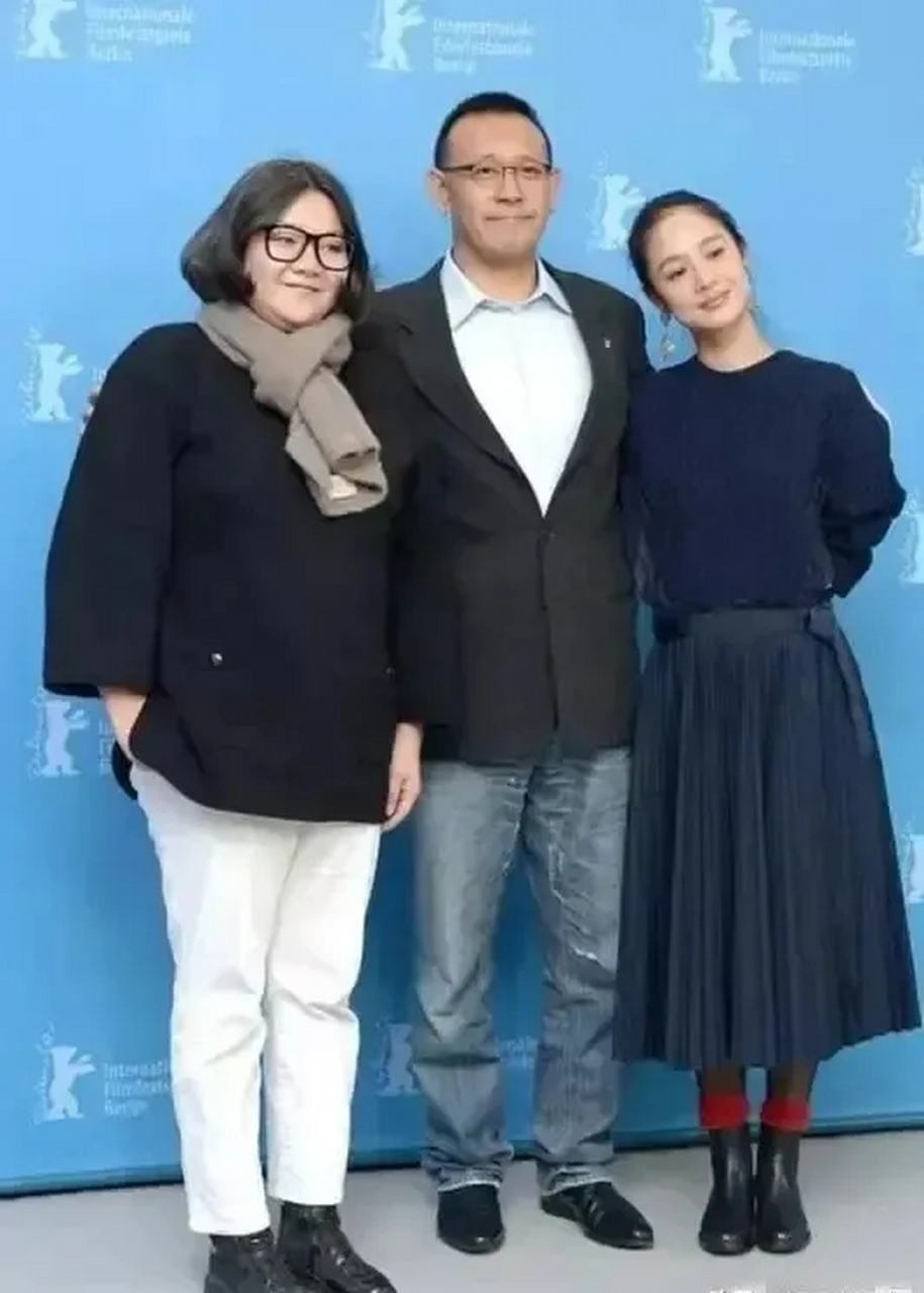 陈凯歌前妻罕见同框姜文周韵夫妇!