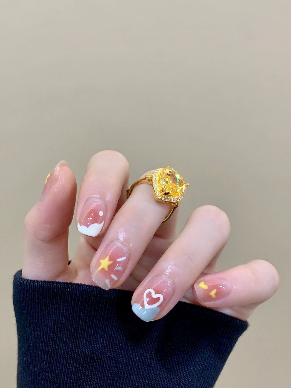 可爱手绘风涂鸦美甲 get个夏日感满满的可爱涂鸦美甲 #涂鸦美甲#温柔