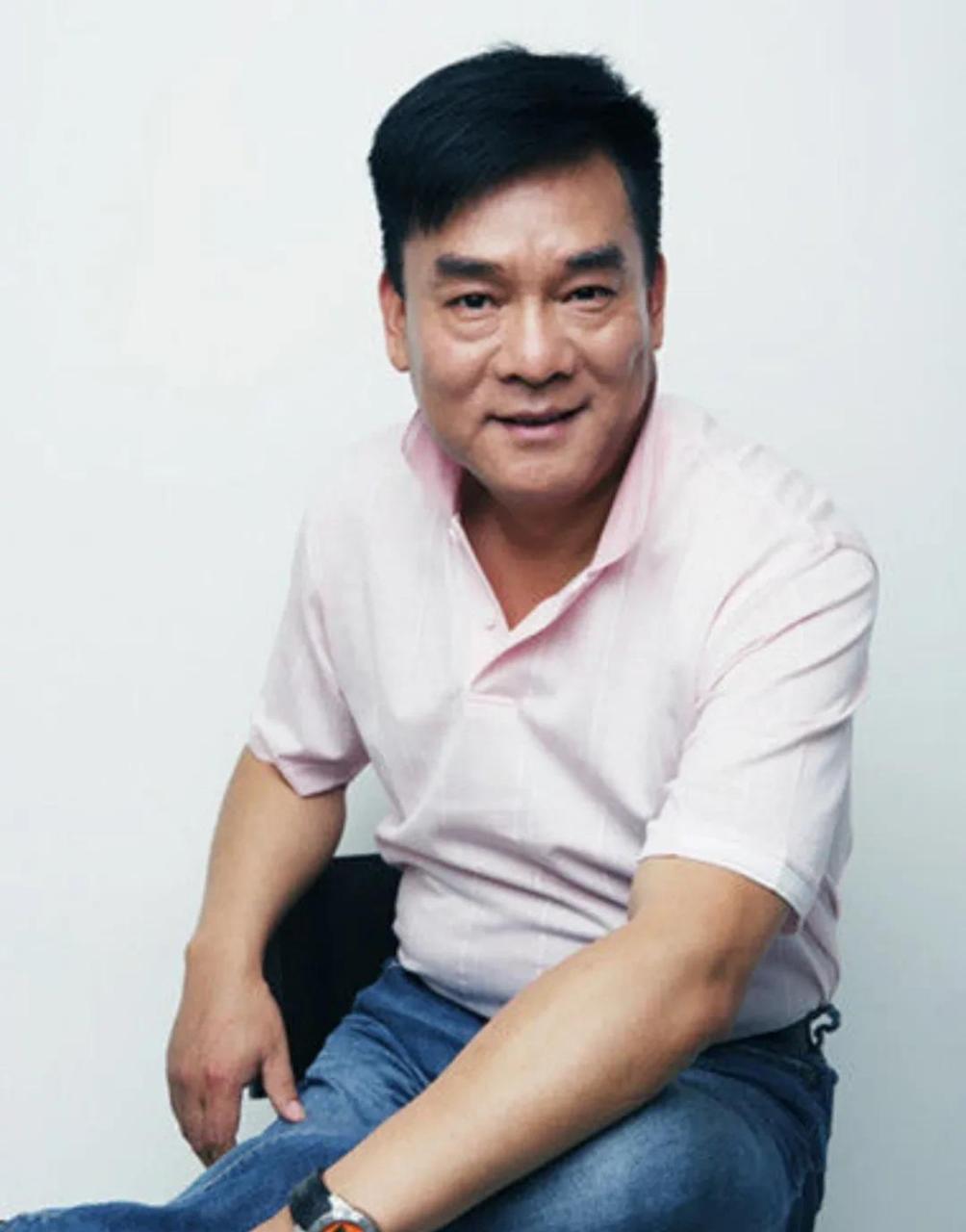 这男演员叫刘交心,今年58岁,是陕西西安人.