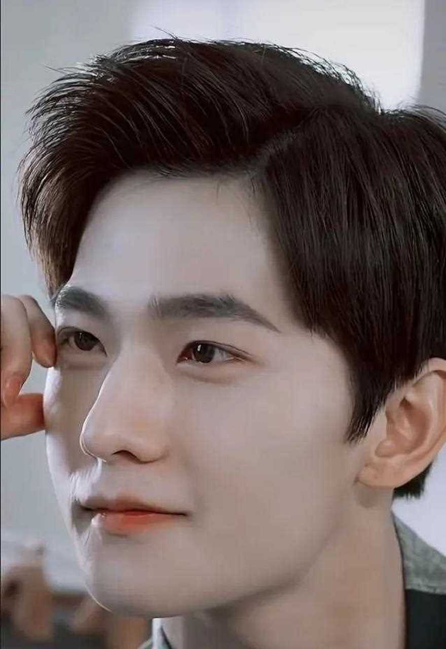 不管是《盗墓笔记》里的张起灵[赞],还是《微微一笑很倾城》的肖奈