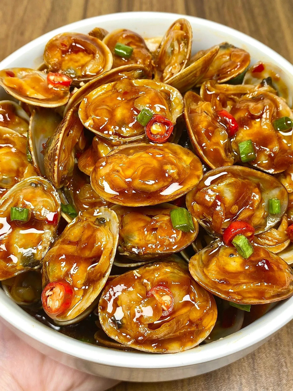 好吃的辣炒花蛤,泰过瘾啦 酱汁浓郁,鲜味十足 做法简单,10分钟就能