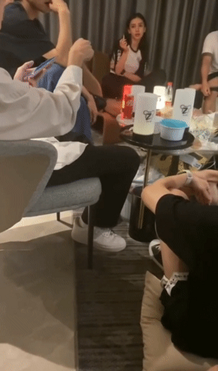 angelababy盘腿抽烟视频外流后,店家道歉!
