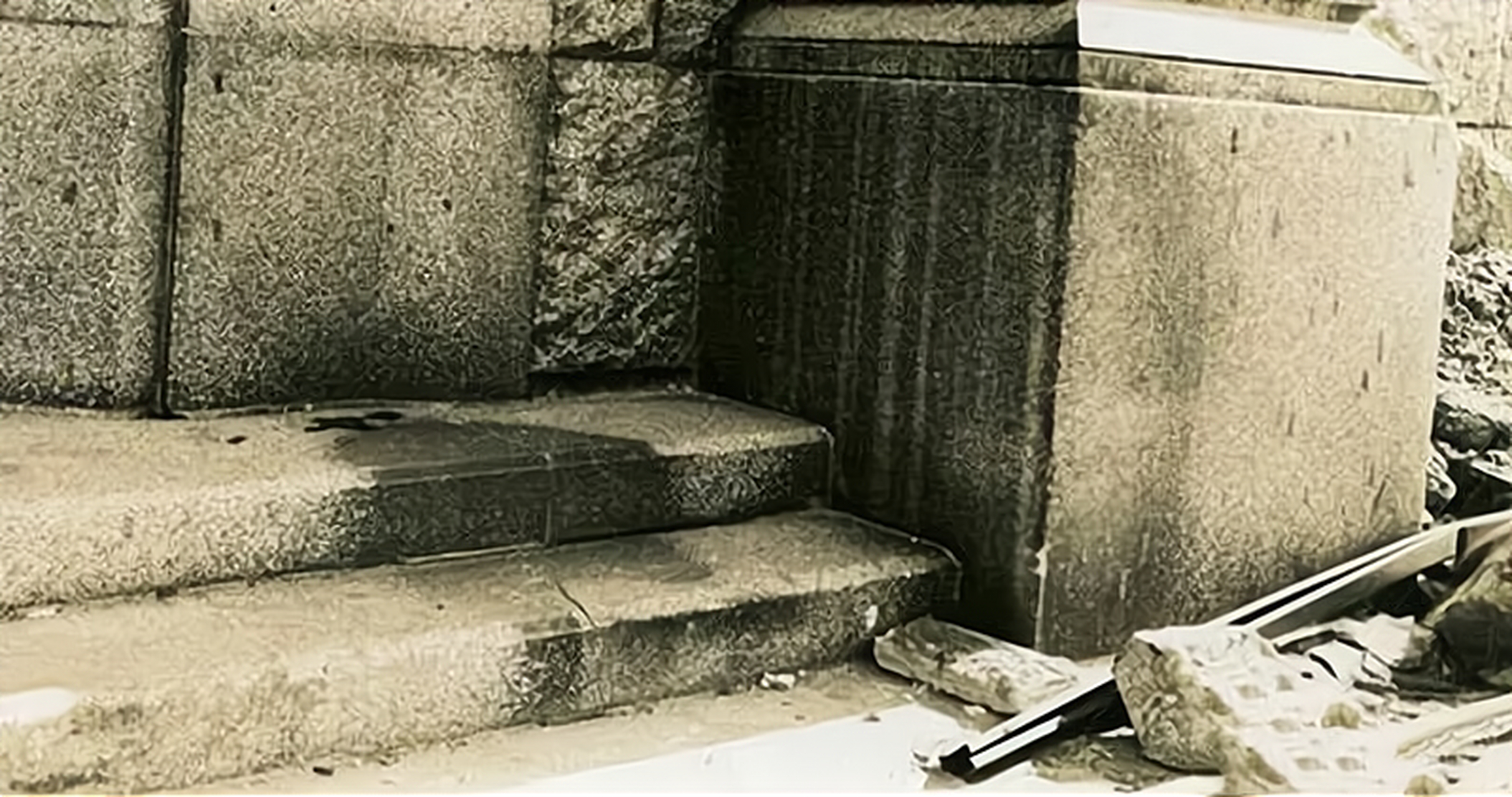 1945年,日本广岛,在原子弹爆炸后,地面上一道已经"气化"的人影,当时