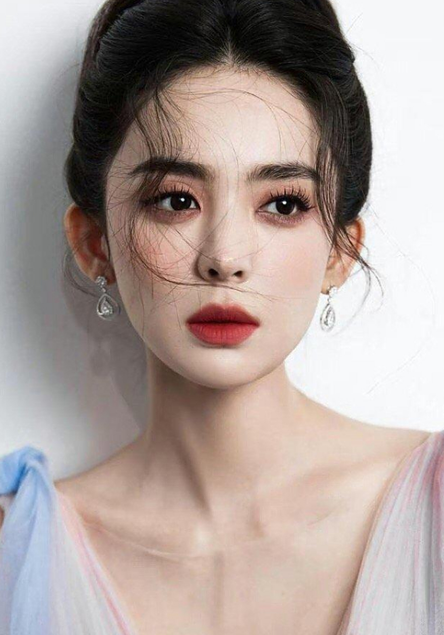 "迪丽热巴和古力娜扎对比图 , 古力娜扎身材颜值吊打迪丽热巴!